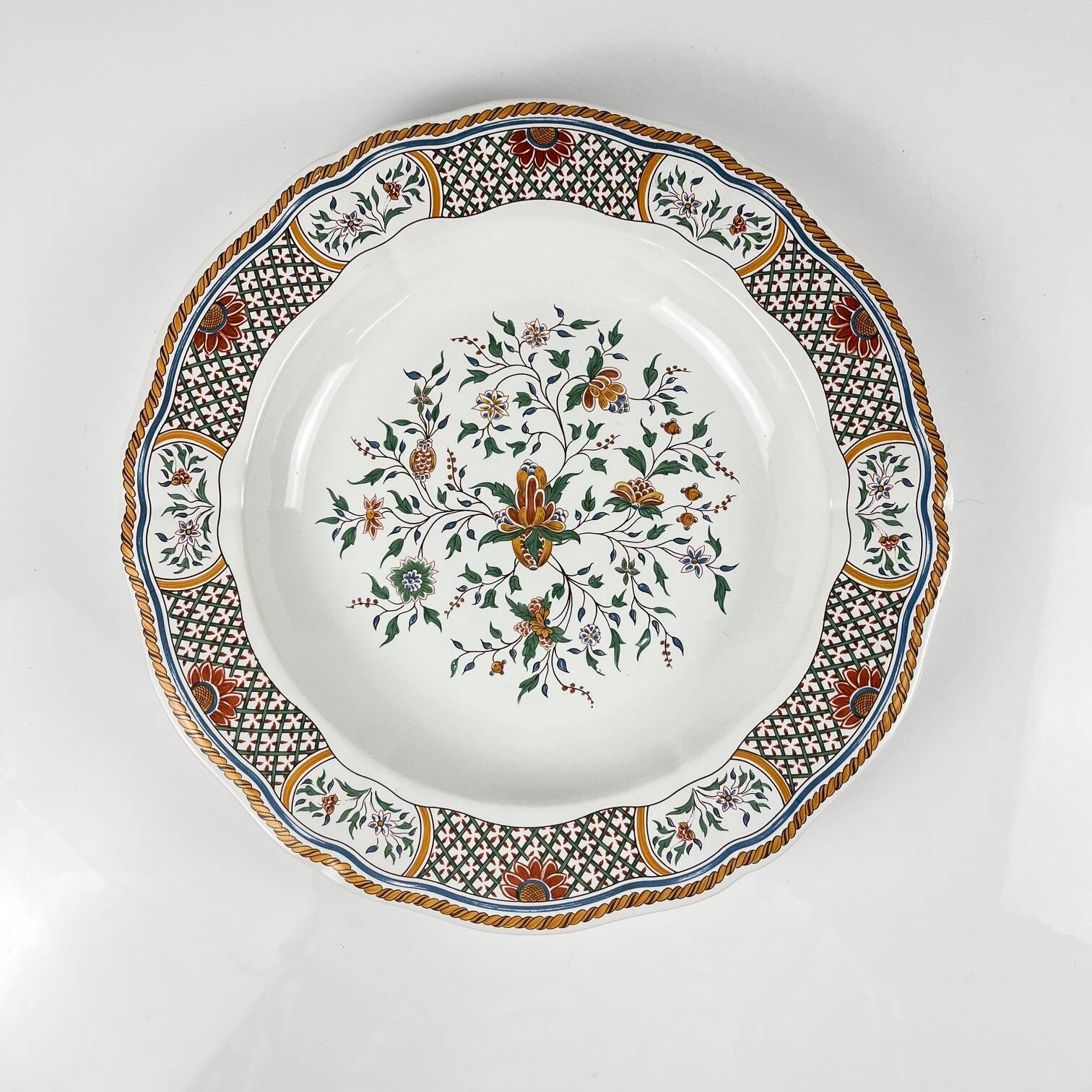 Semi-hollow round plate Gien model Rouen Sainfoin, 1990