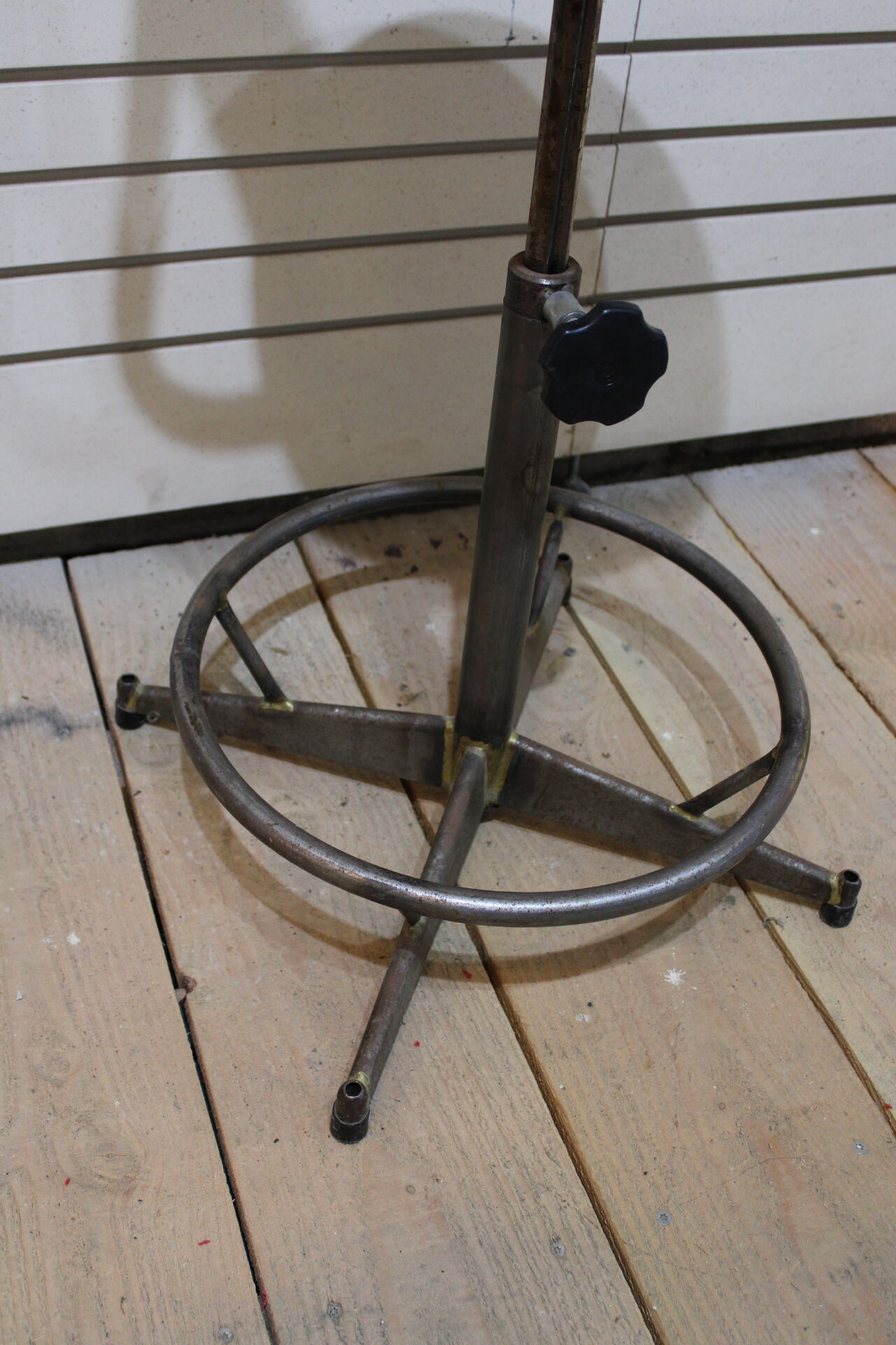 2 Vintage bar stools - adjustable height