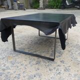 Table basse gainée de cuir