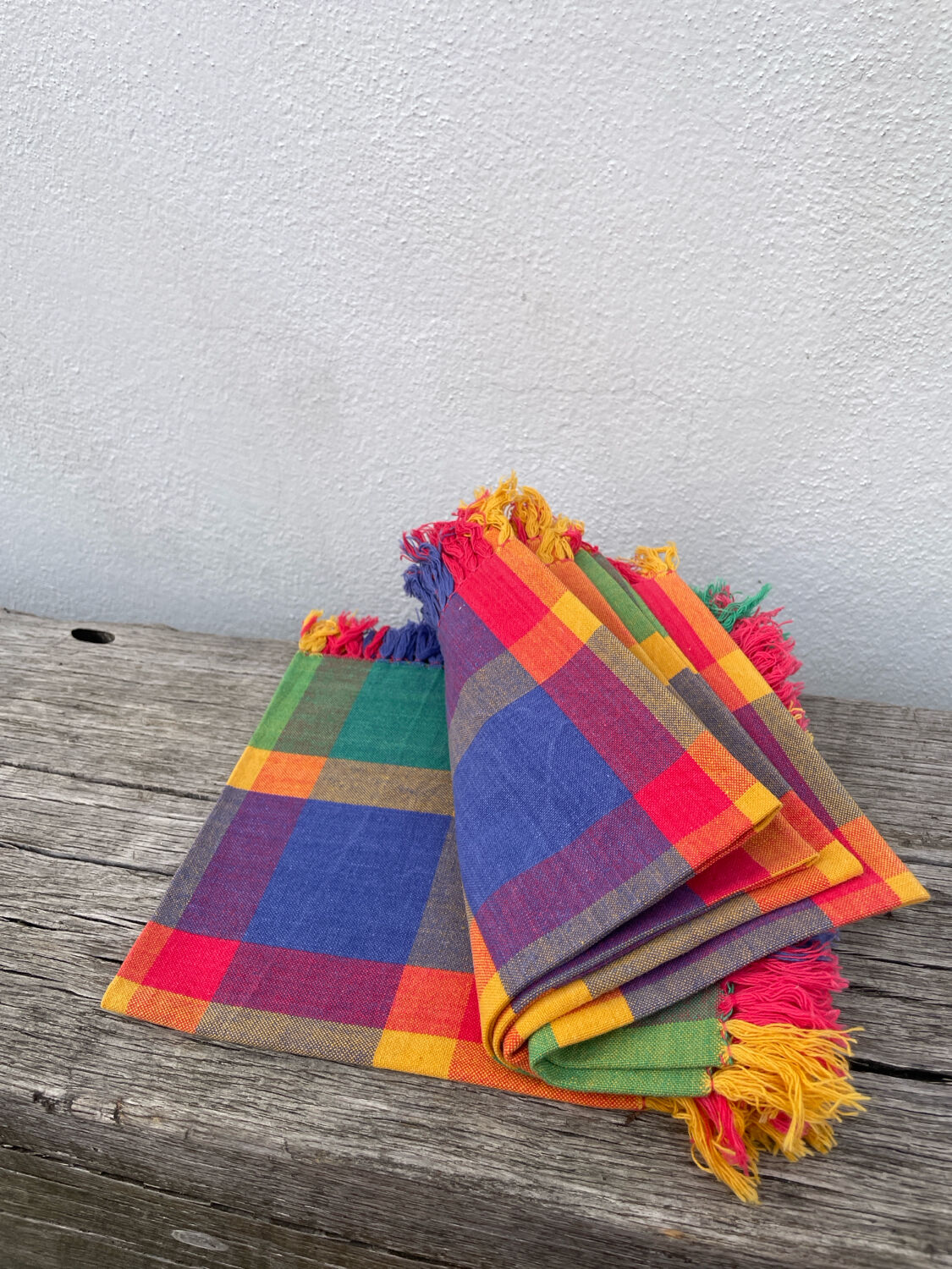 5 multicoloured checked napkins