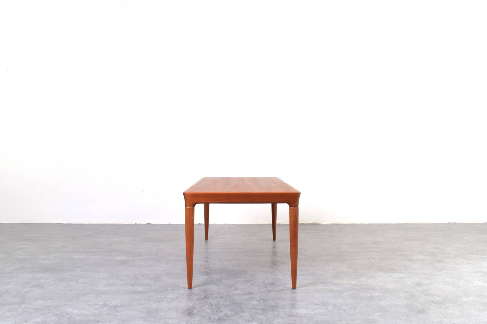 Table basse en teck danois du milieu du siècle par Johannes Andersen pour CFC Silkeborg