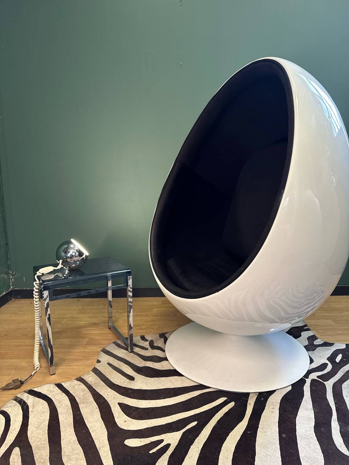 Egg chair