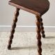 Tabouret en bois tripode tourné vintage