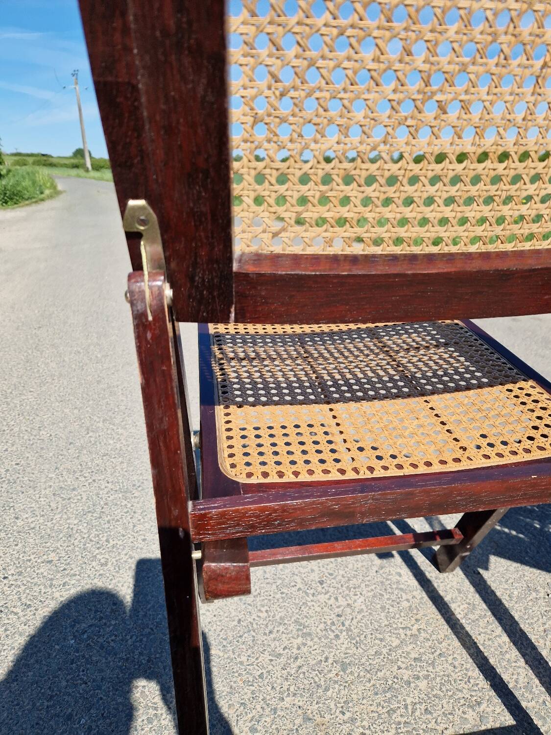 Set of 2 folding chairs in wood and cane.