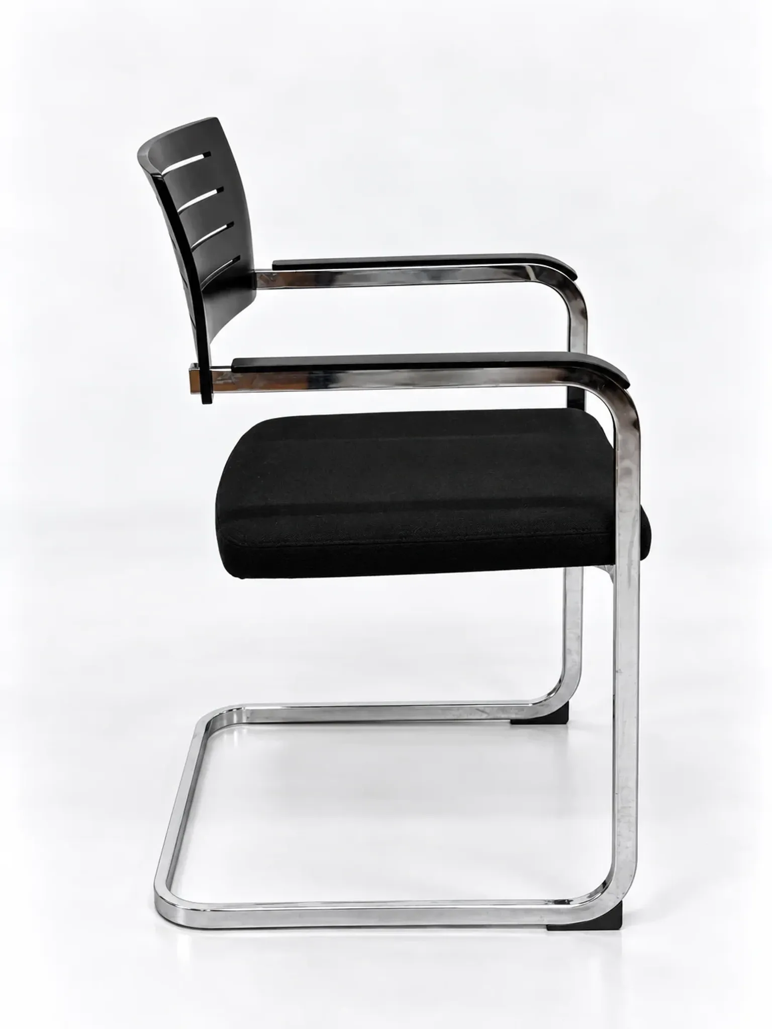 Set of 6 Züco cantilever chairs, black wood and chrome.