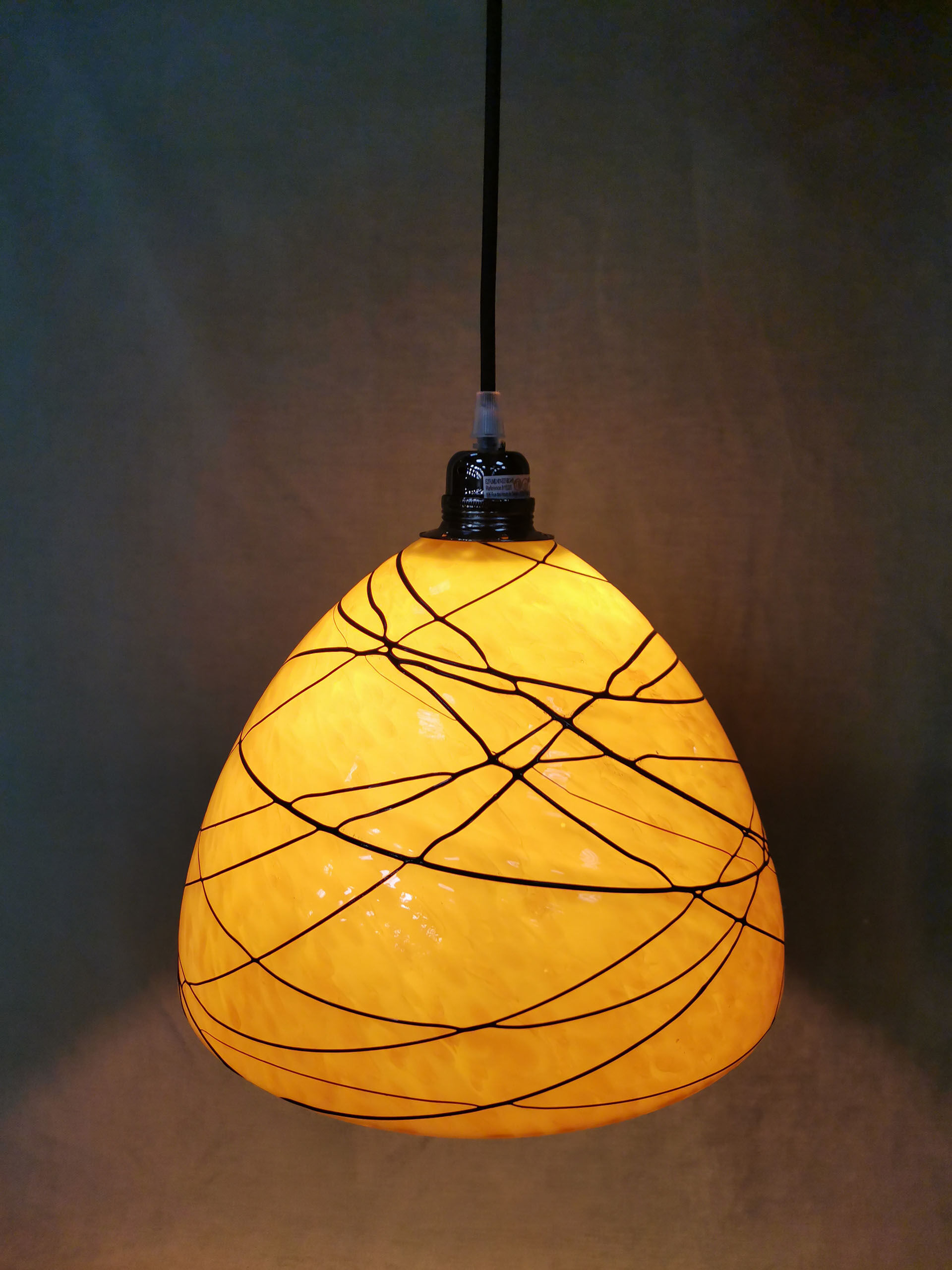 Suspension in yellow Clichy glass and black border