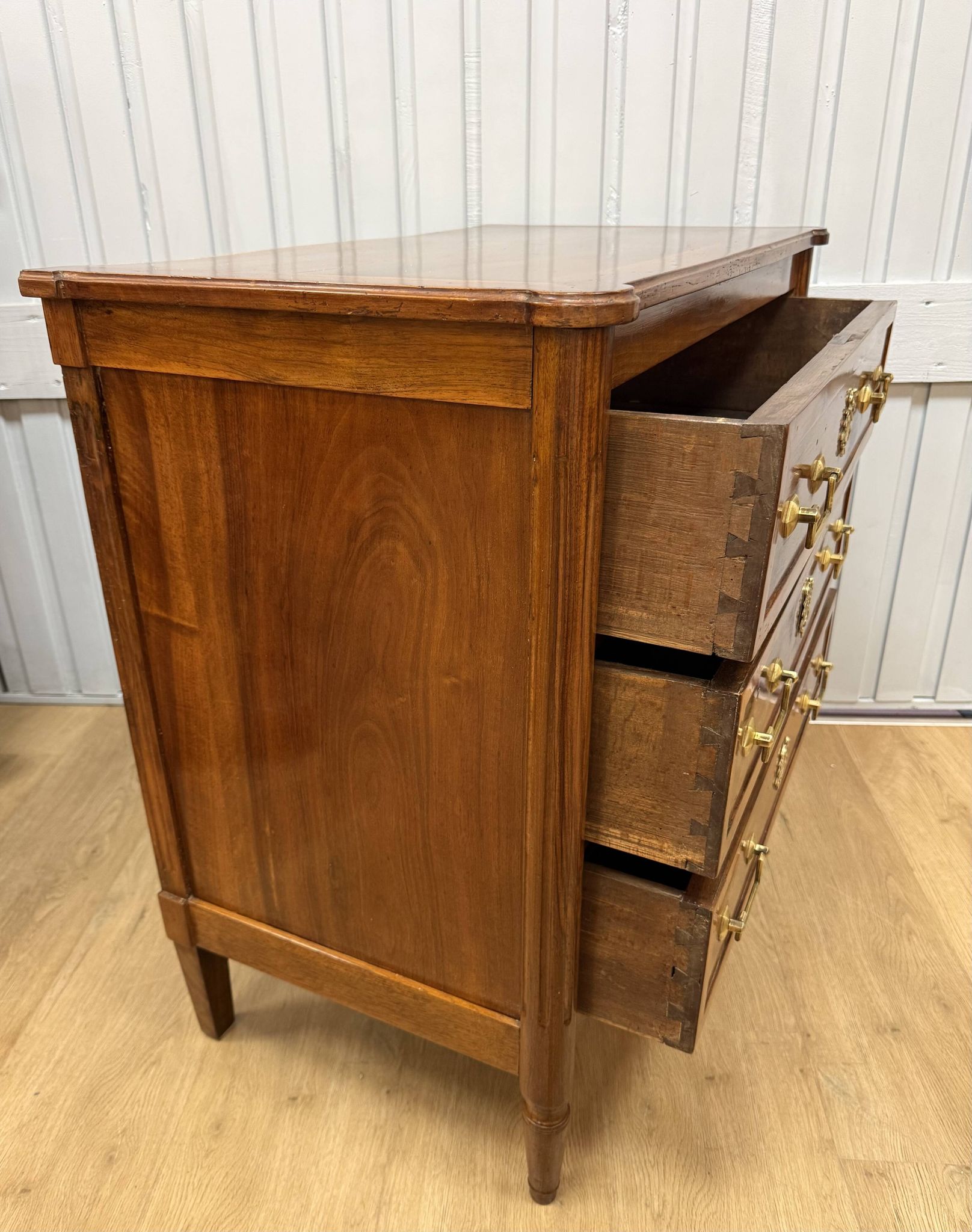 Small chest of drawers in Louis XVI style