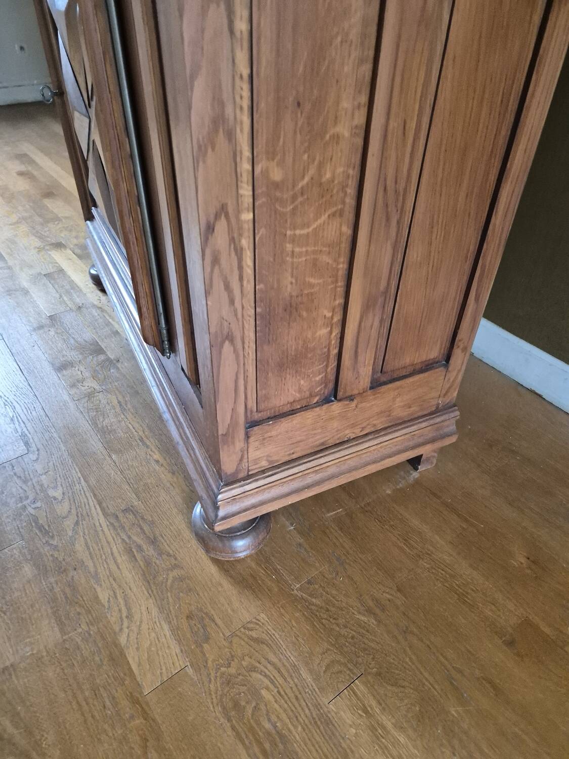 Bonnetière dit homme debout en chêne massif à pointes de diamants style Louis XIII