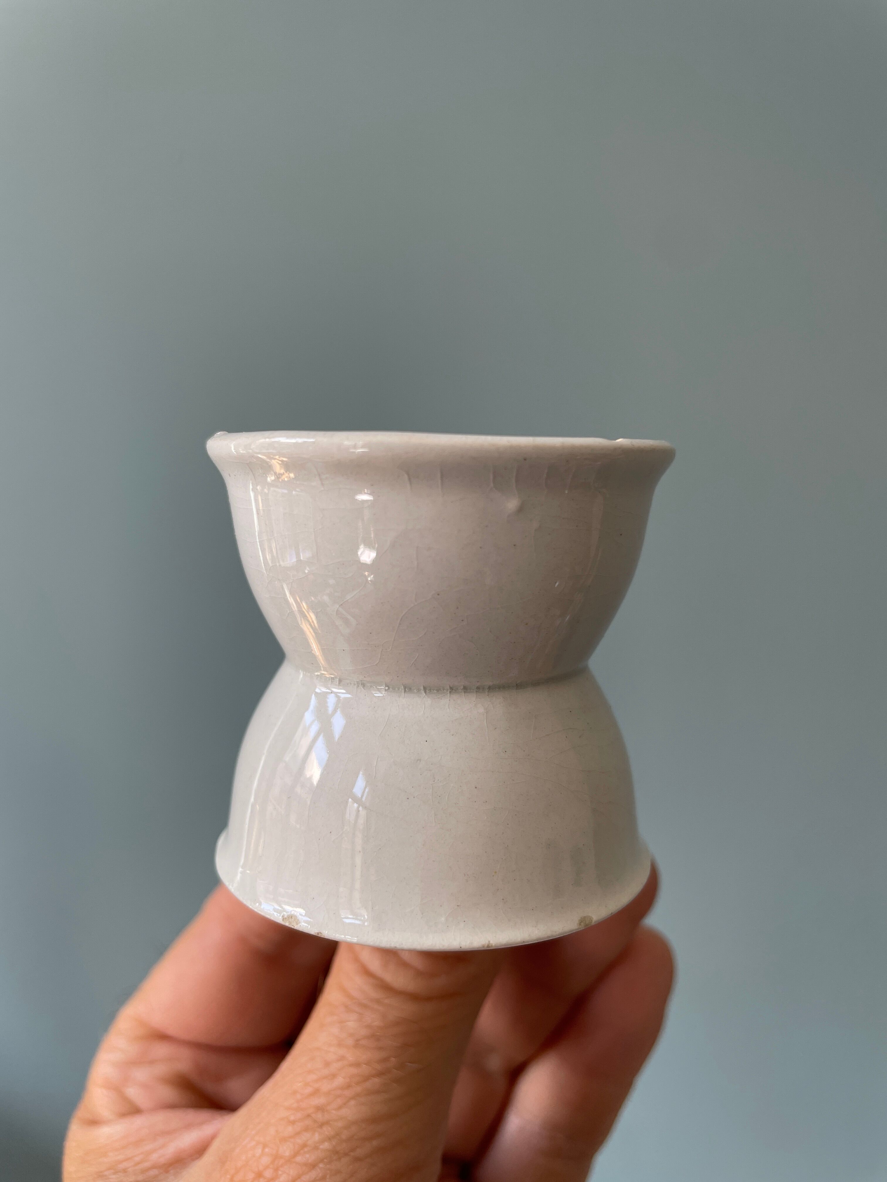 Lot de 16 coquetiers diabolo en porcelaine blanche