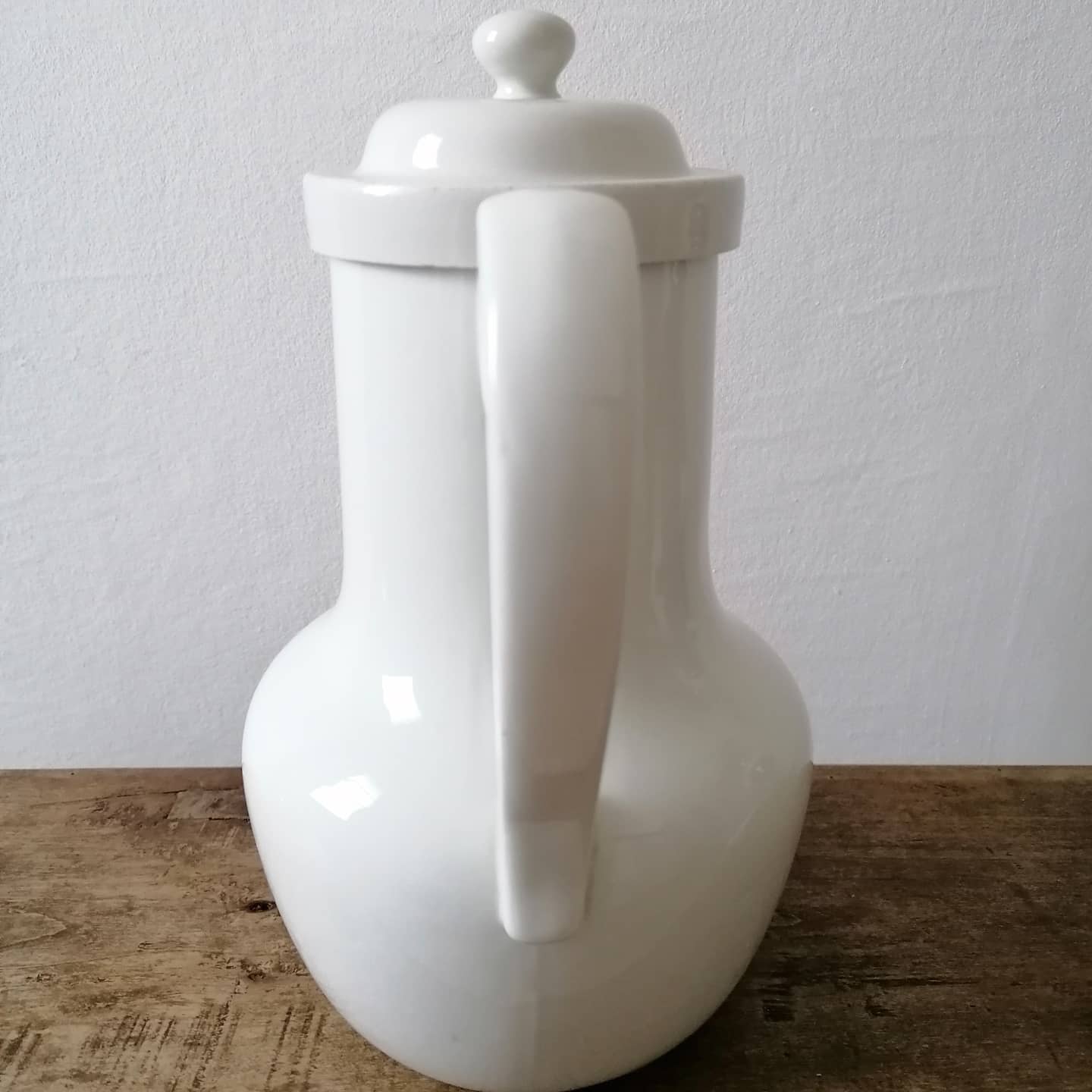 Aluminite Frugier porcelain pourer with fire