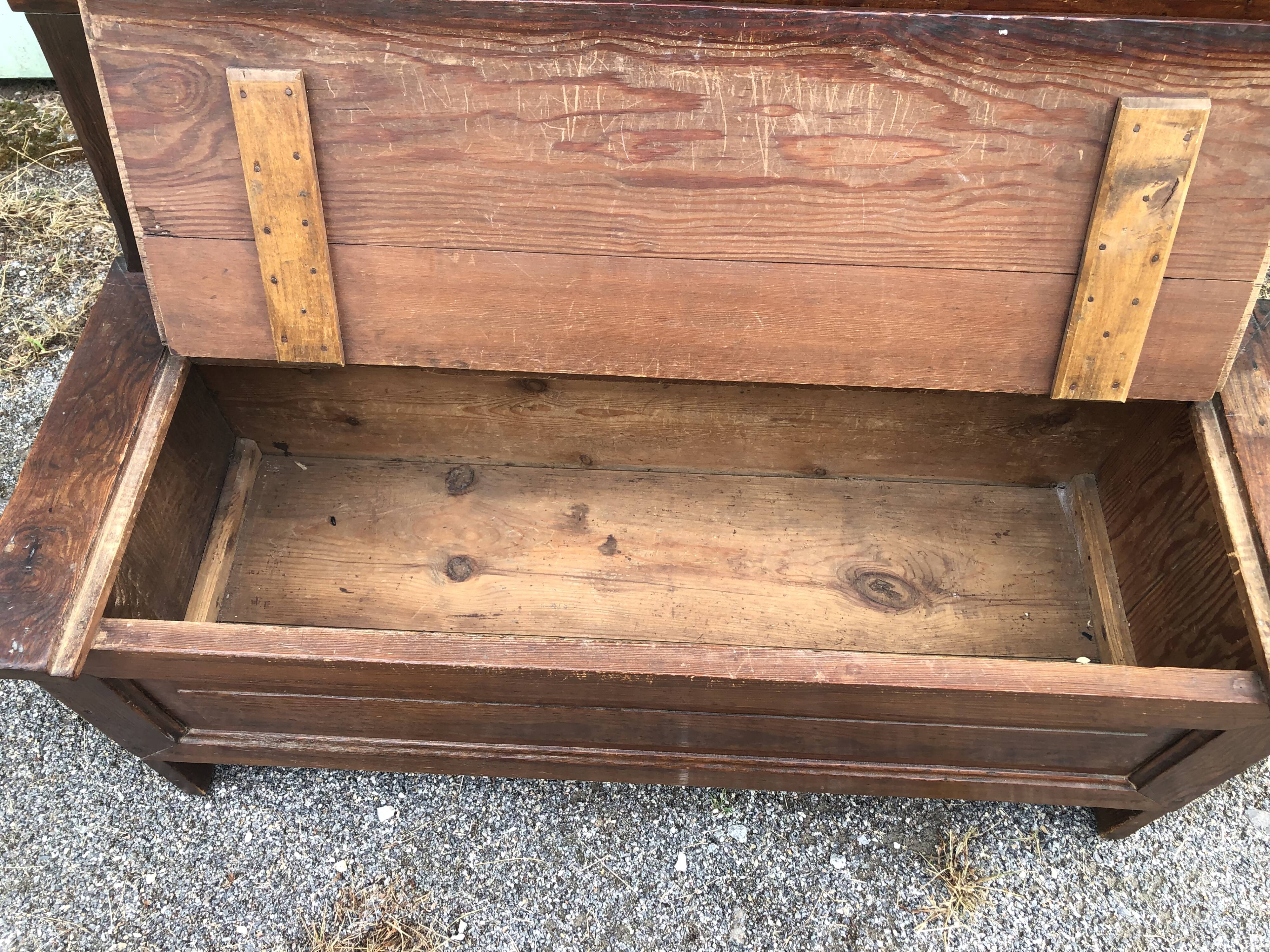 Rustic chest bench in old patina fir.