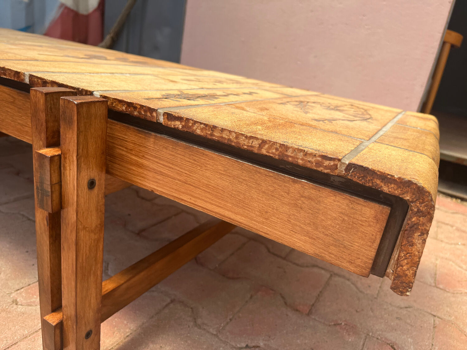 Roger ceramic capron coffee table in perfect condition