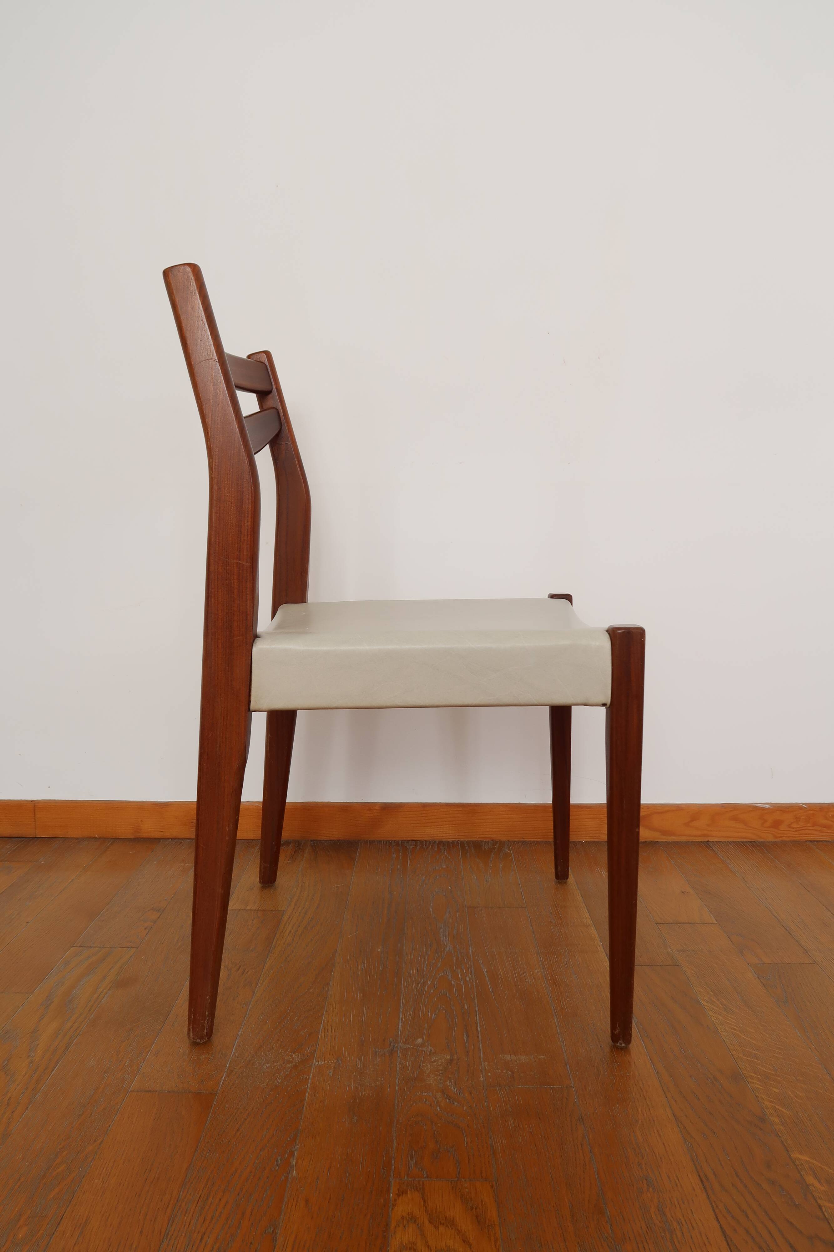 4 Scandinavian teak chairs 70