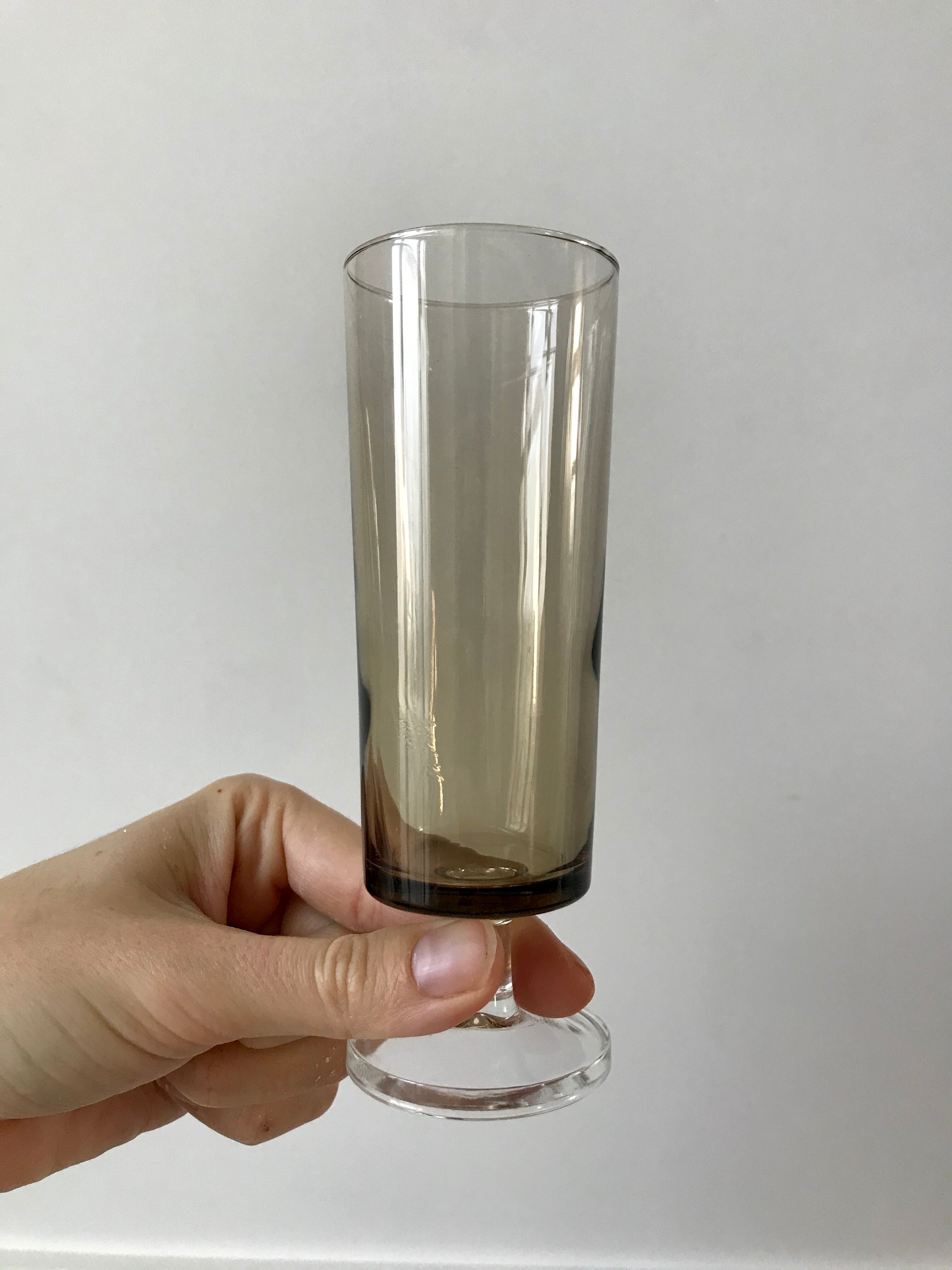 Set of 4 champagne flutes in smoked glass 70s