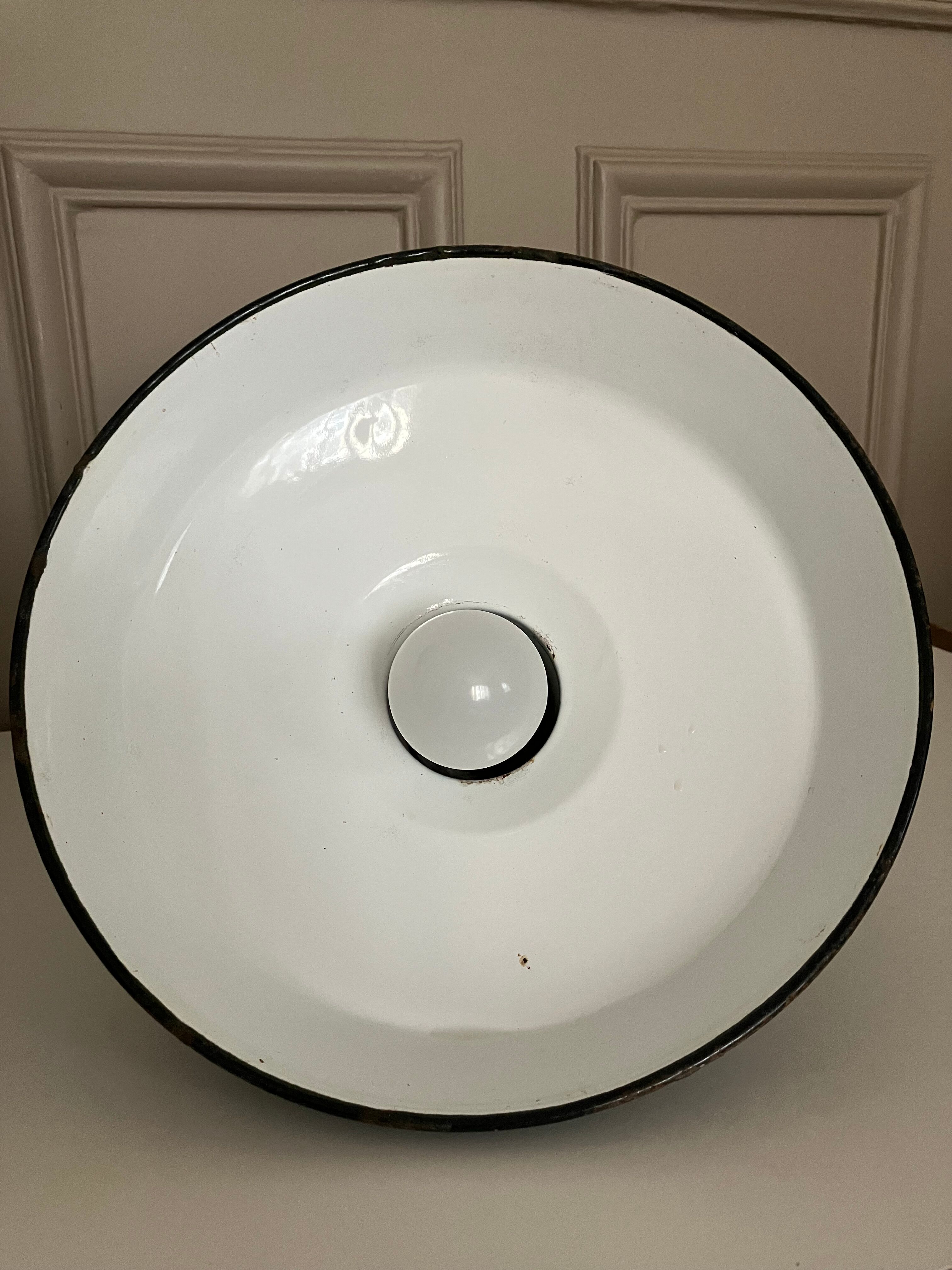 Large suspension enamelled sheet metal