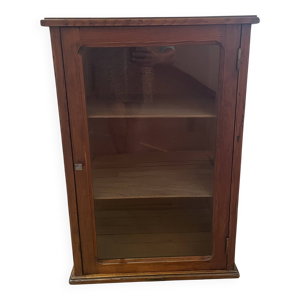 vitrine en bois vintage