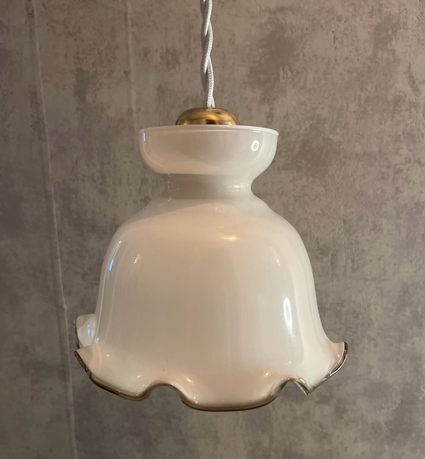 Suspension fleur double en opaline