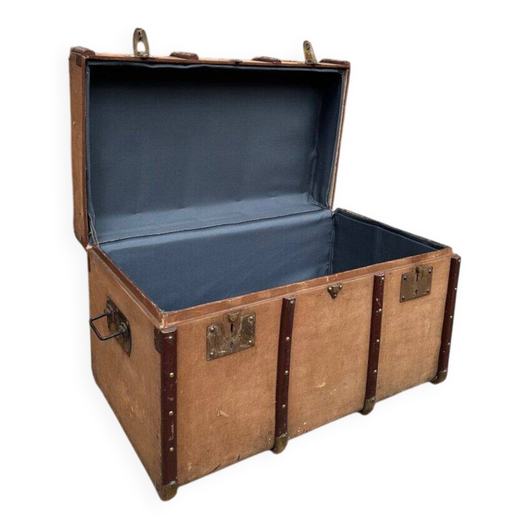 Old travel trunk "Be a Father" Lille