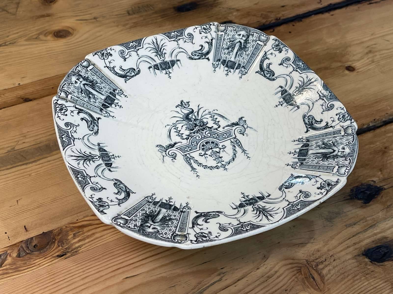 Gien earthenware fruit bowl with Mascaron decoration - early 20th century