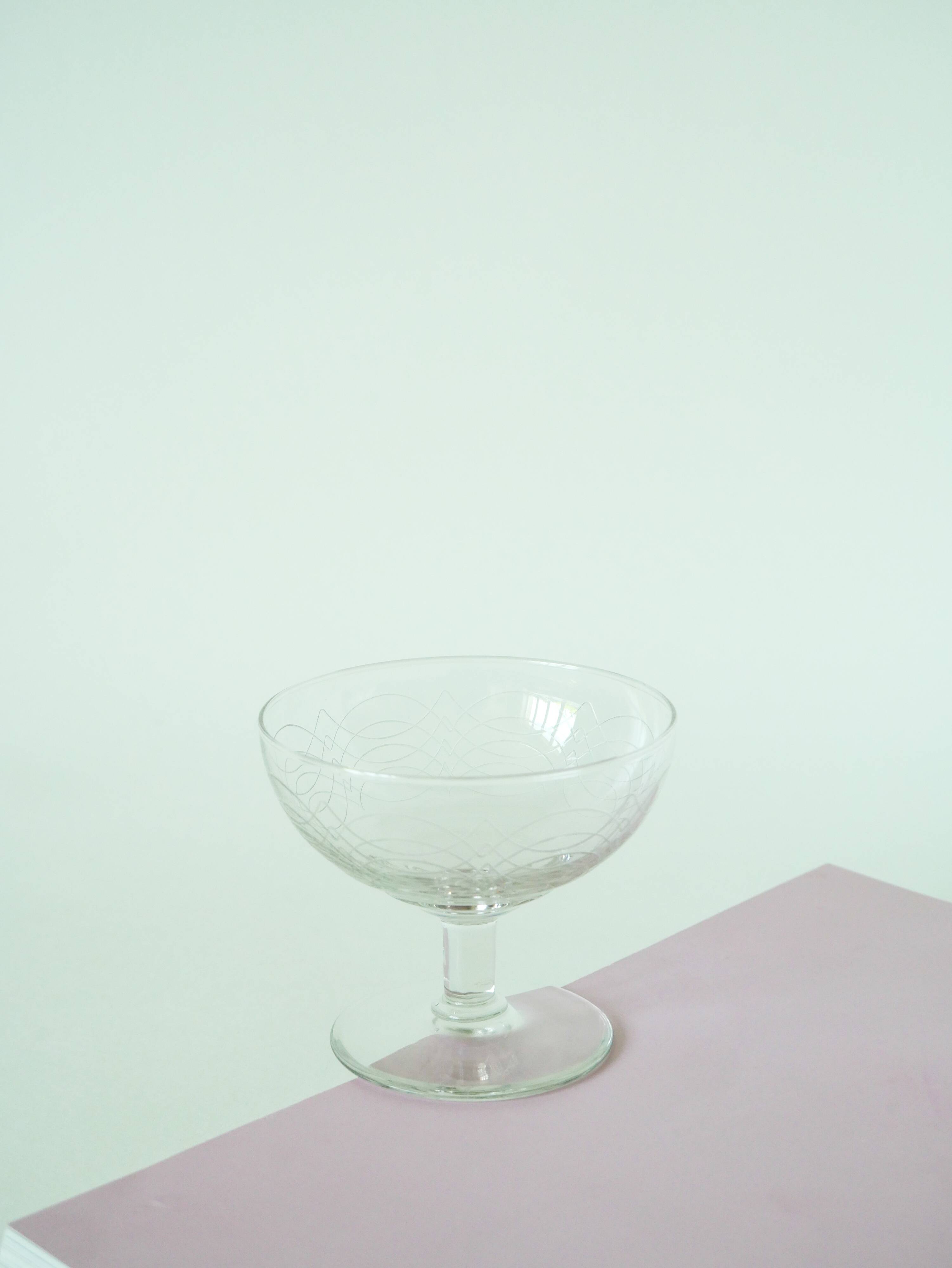 Set of 4 engraved crystal champagne glasses, arabesque motifs, 1950