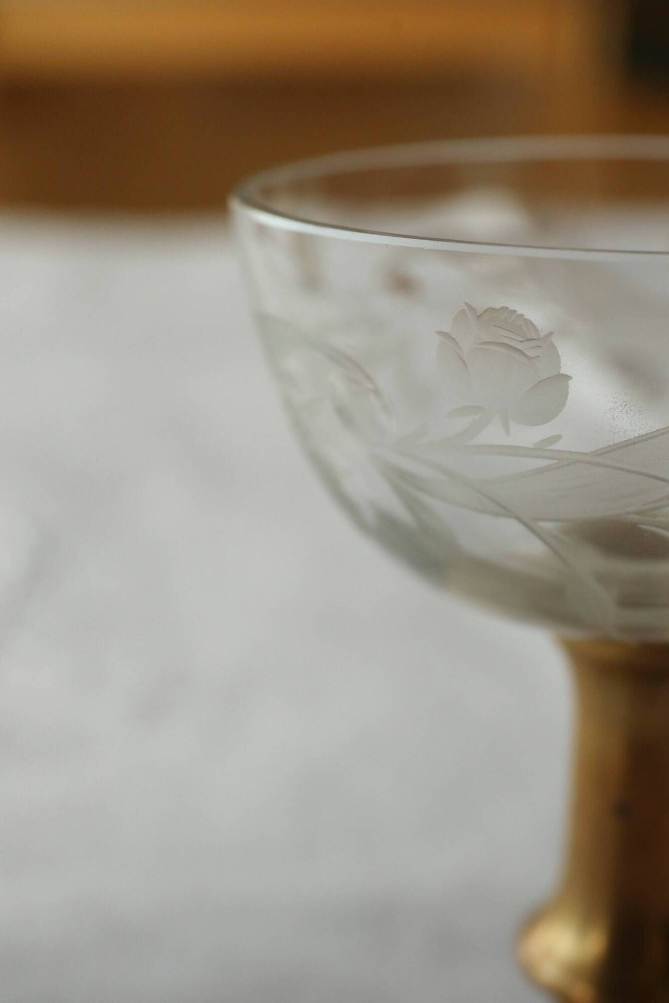 5+1 engraved crystal cups with gilded bronze - Louis XVI style, 19th century
