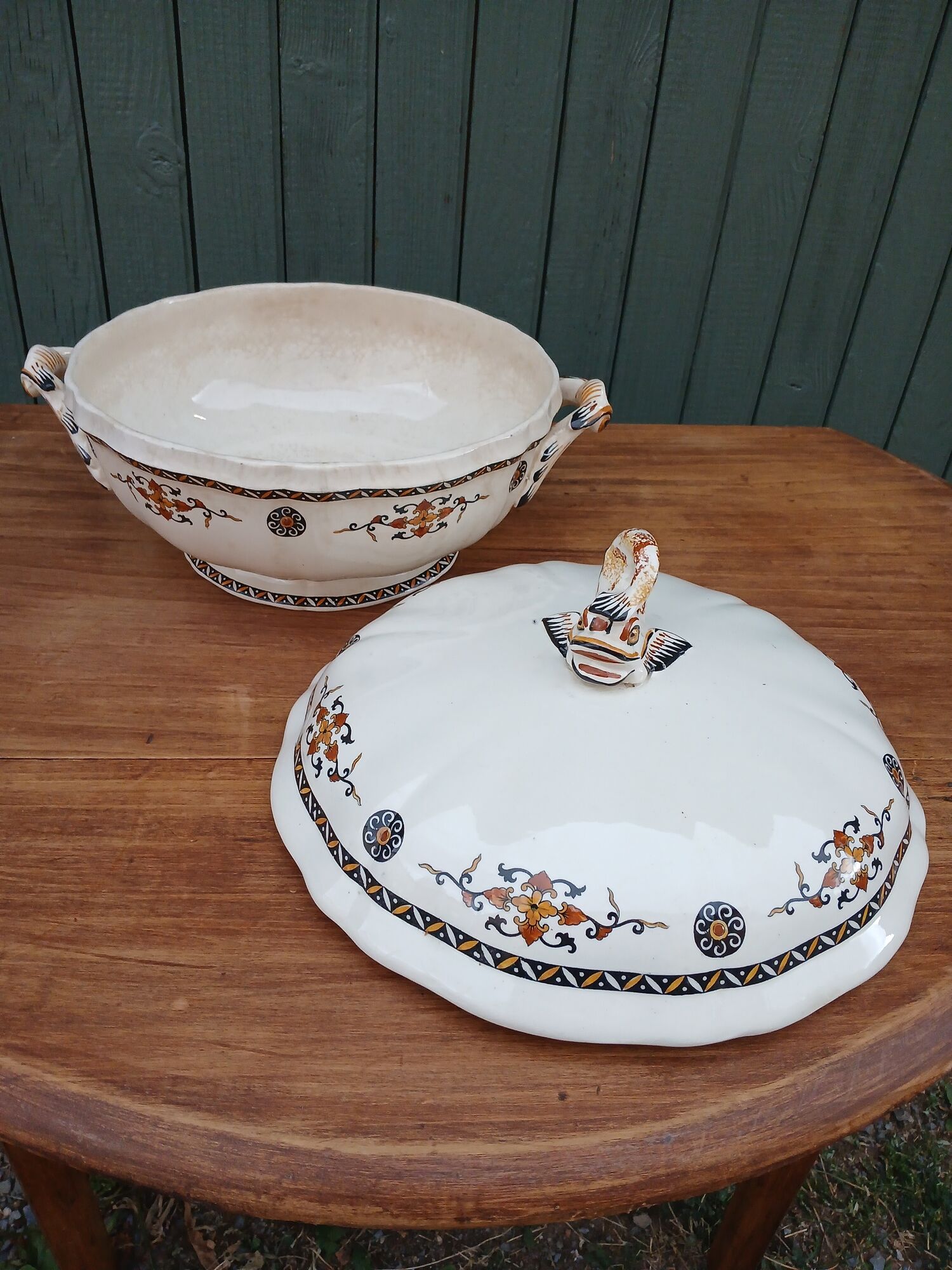 Grande soupière ancienne Gien 