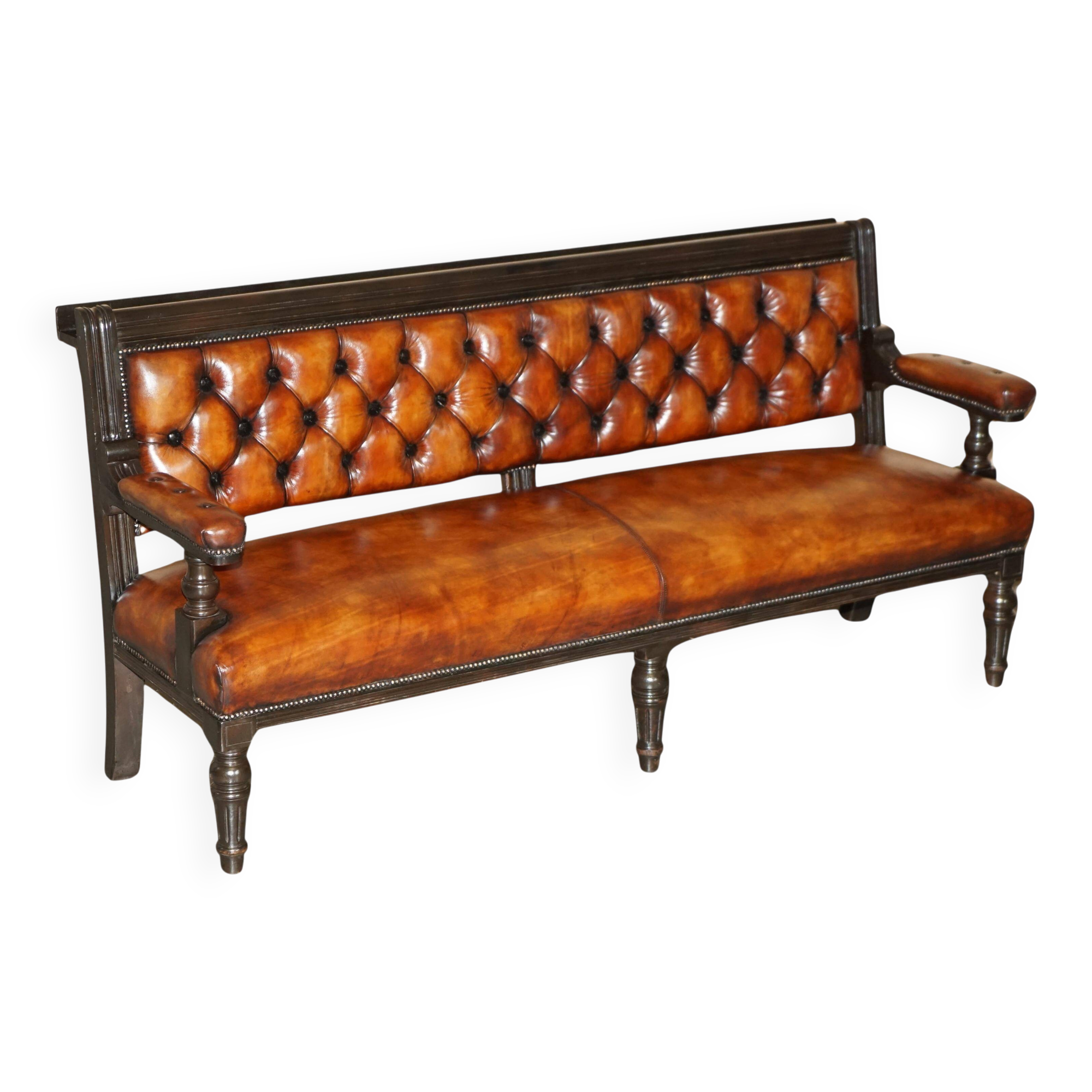 Banc de pub victorien Chesterfield en cuir restauré