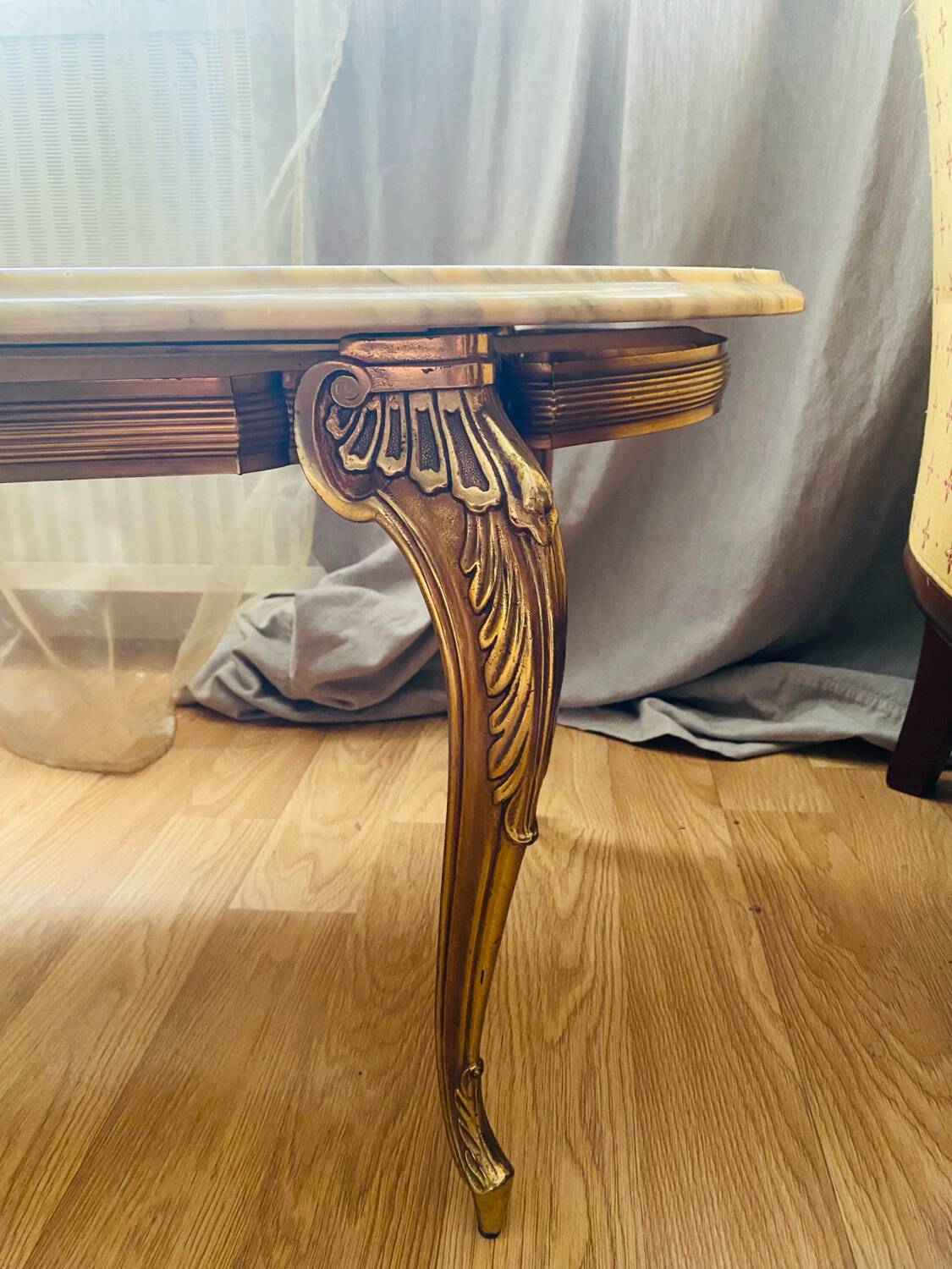 Coffee table with bronze base and marble top, Louis XV style, 20th century