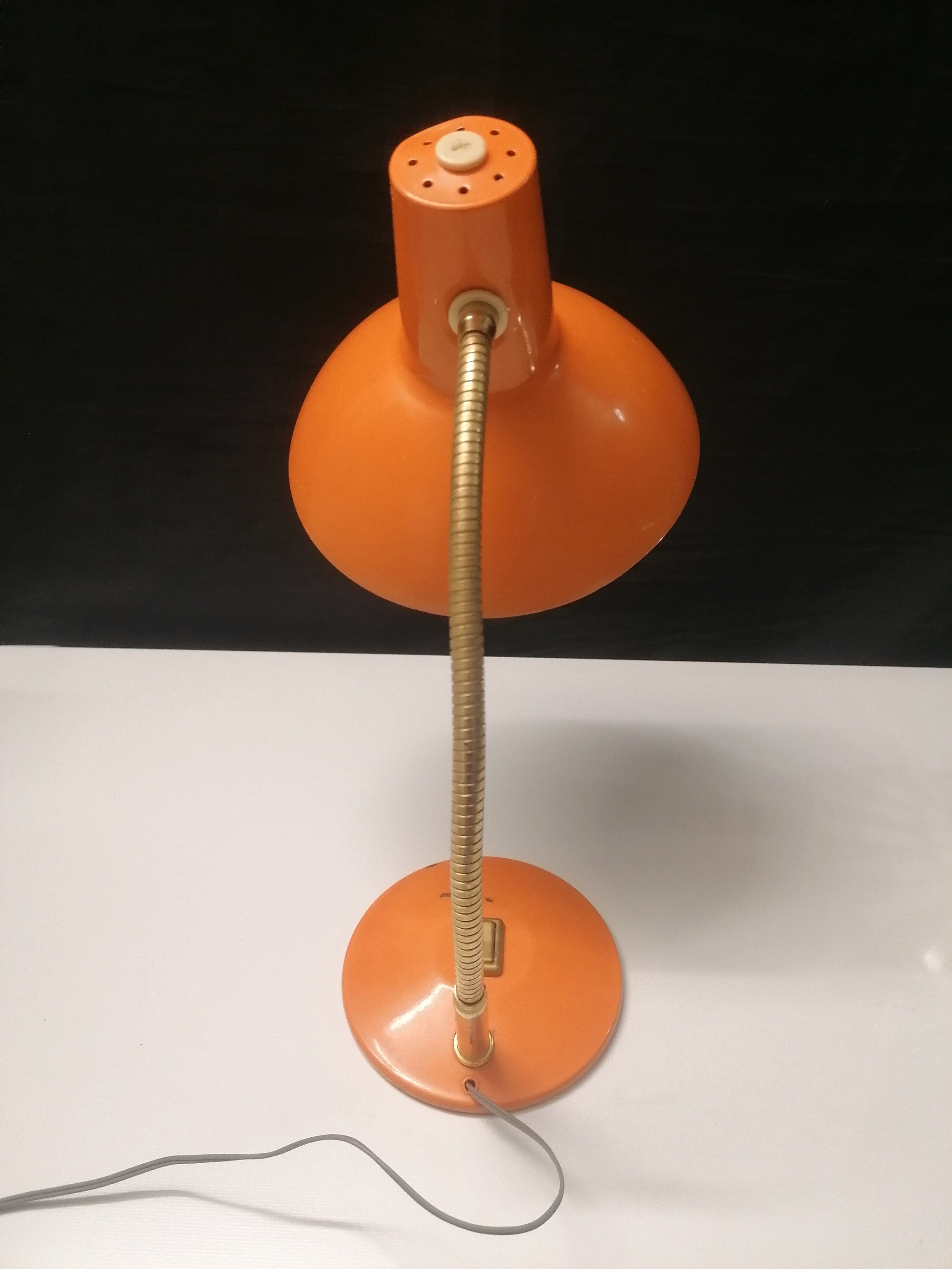 Lampe de bureau vintage - métal laqué orange - 1970