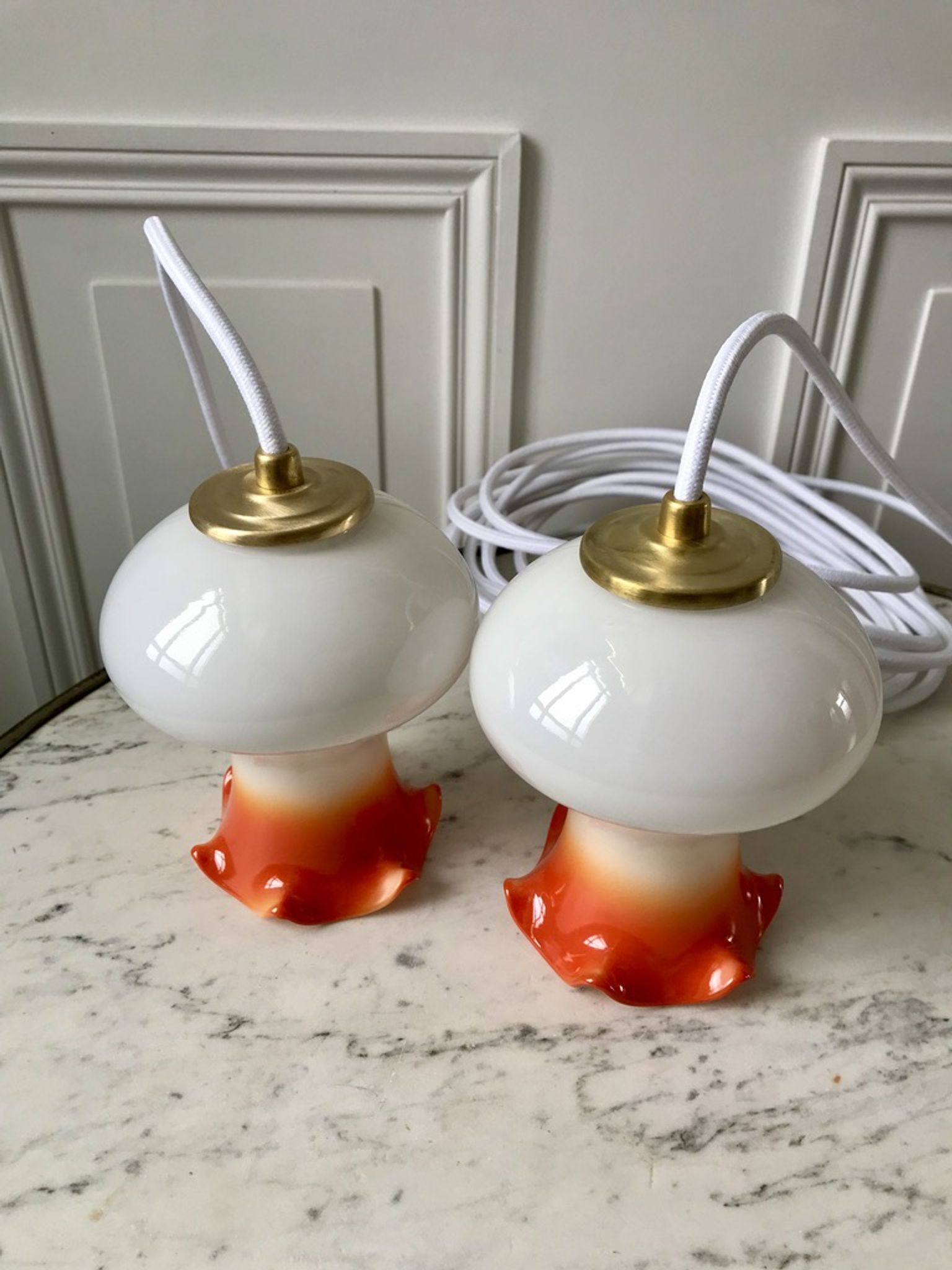 Pair of orange opaline tulips gradient white thread 70s