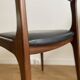 Chaise vintage bois et skaï noir
