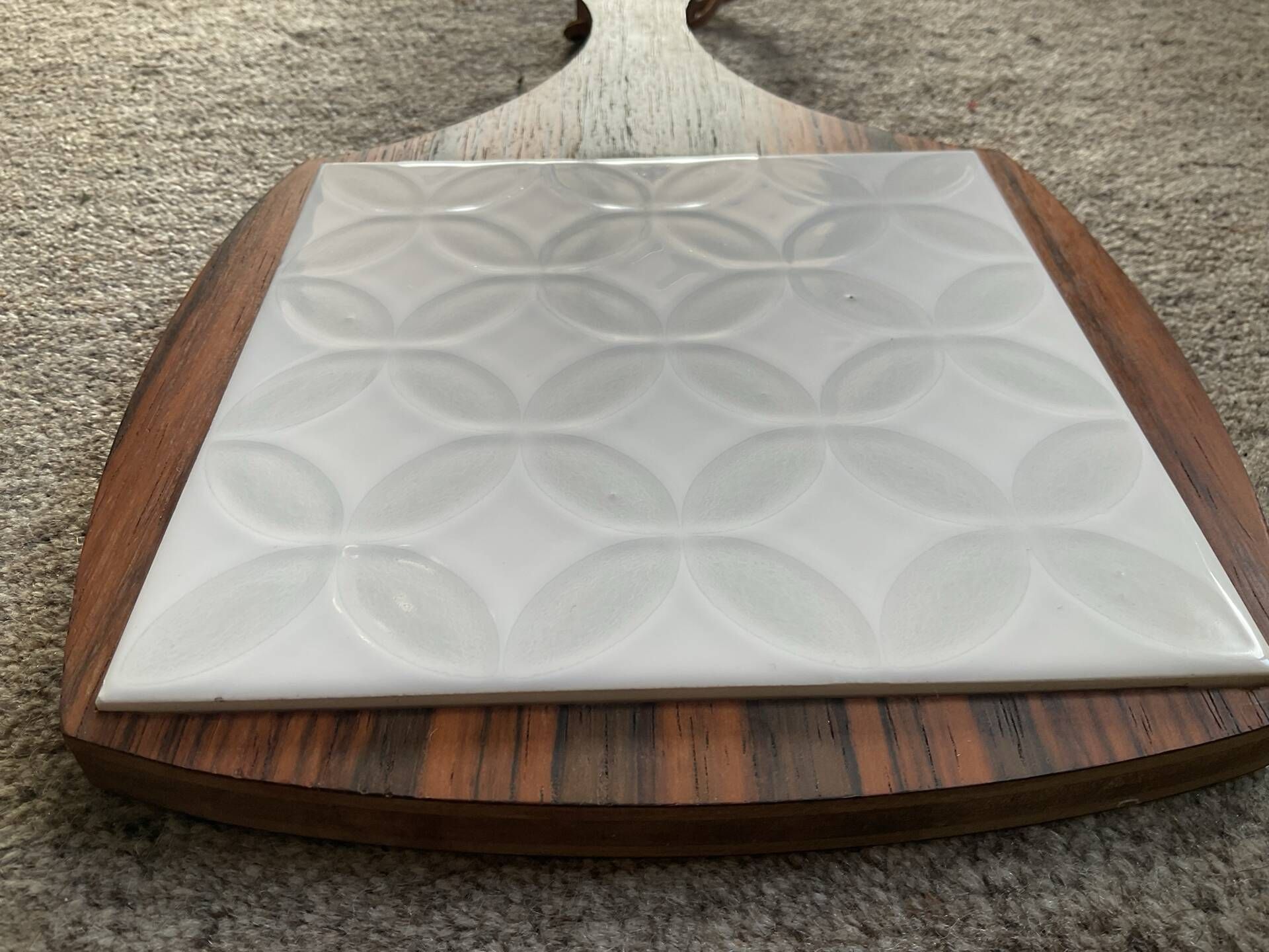 Dessous de plat scandinave en teck et céramique