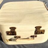 WHITE SUITCASE IN VINTAGE SKAI SQUARE OF 41 CM