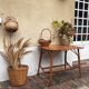 Table d'appoint en rotin et plateau en bois
