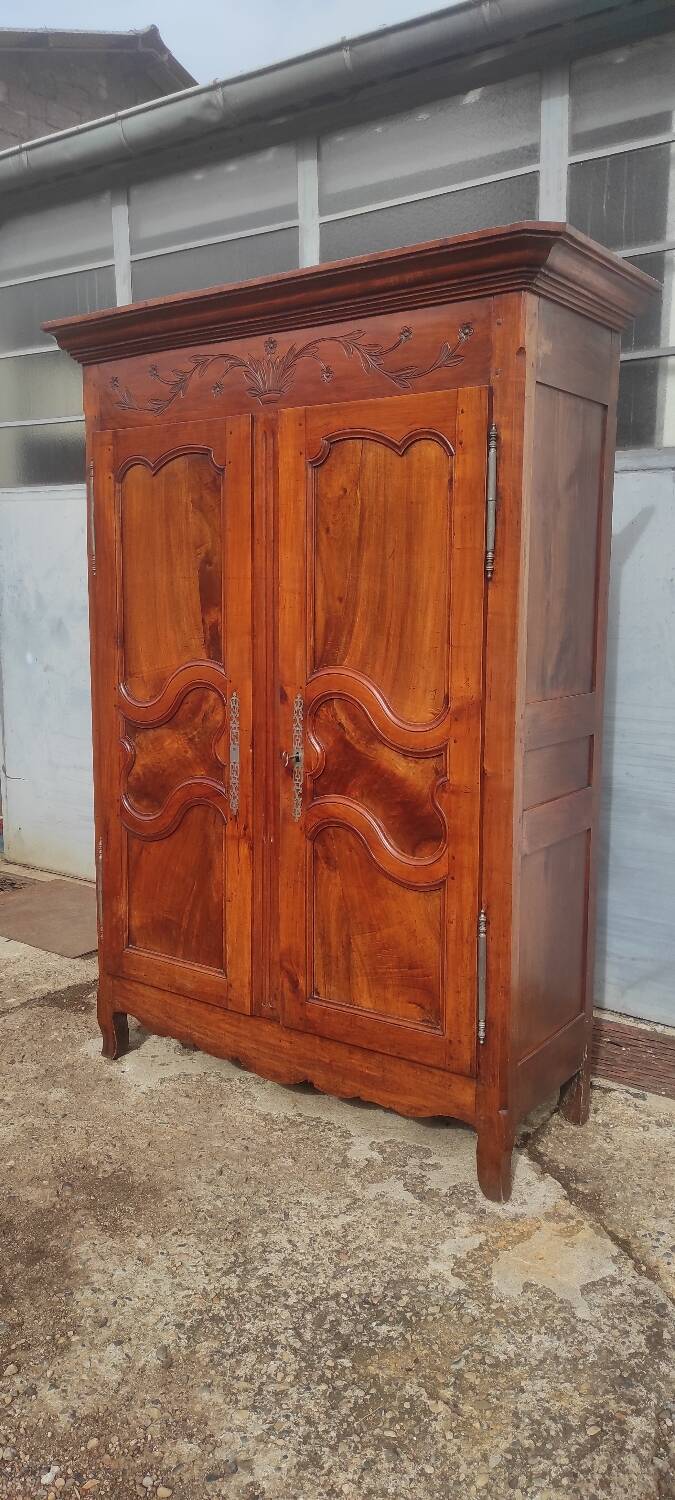 Old 19th century Forézienne cabinet in Bressane oak wood
