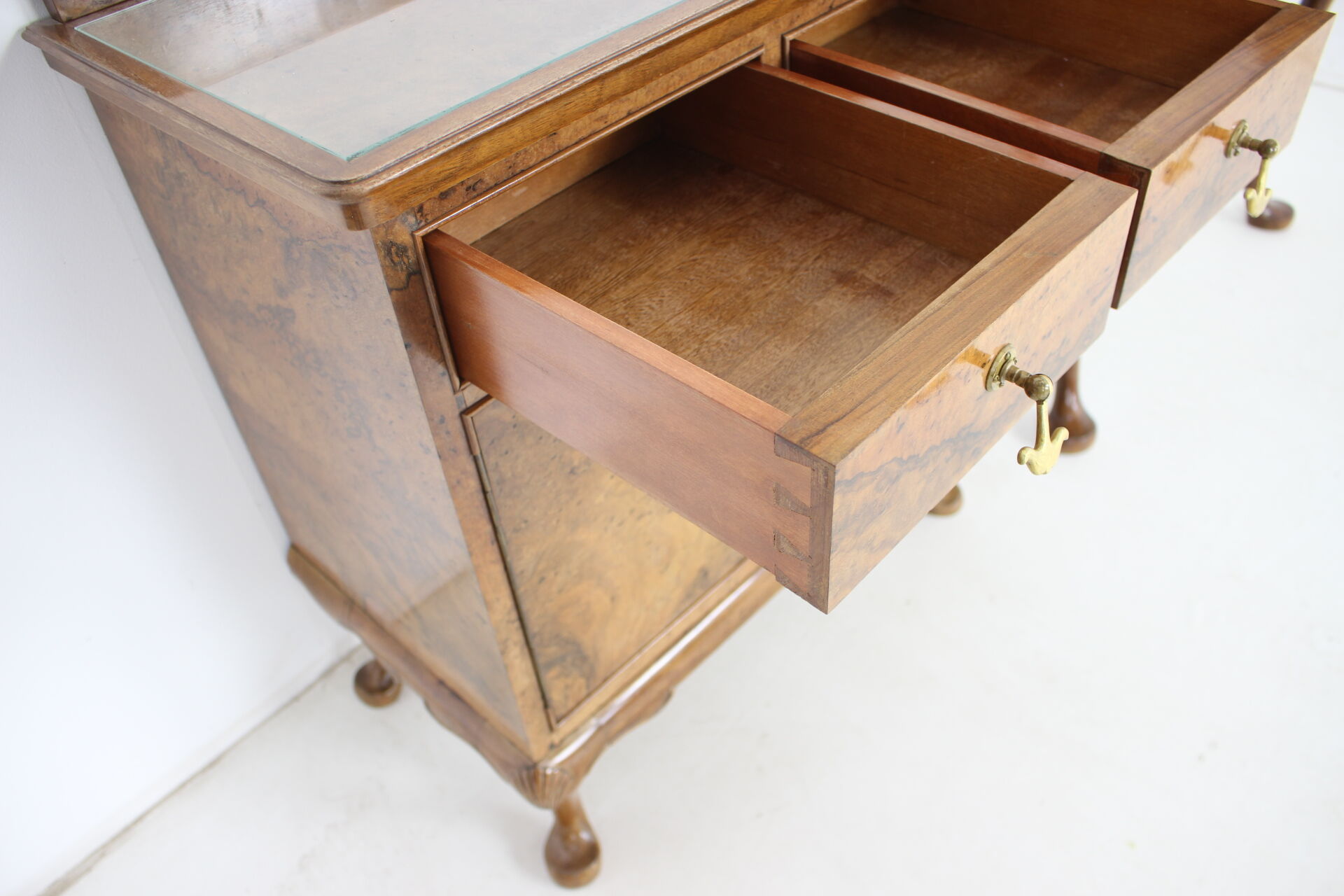 Vanité de maquillage antique avec cabinet, Tchécoslovaquie, 1920