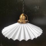 Opaline suspension