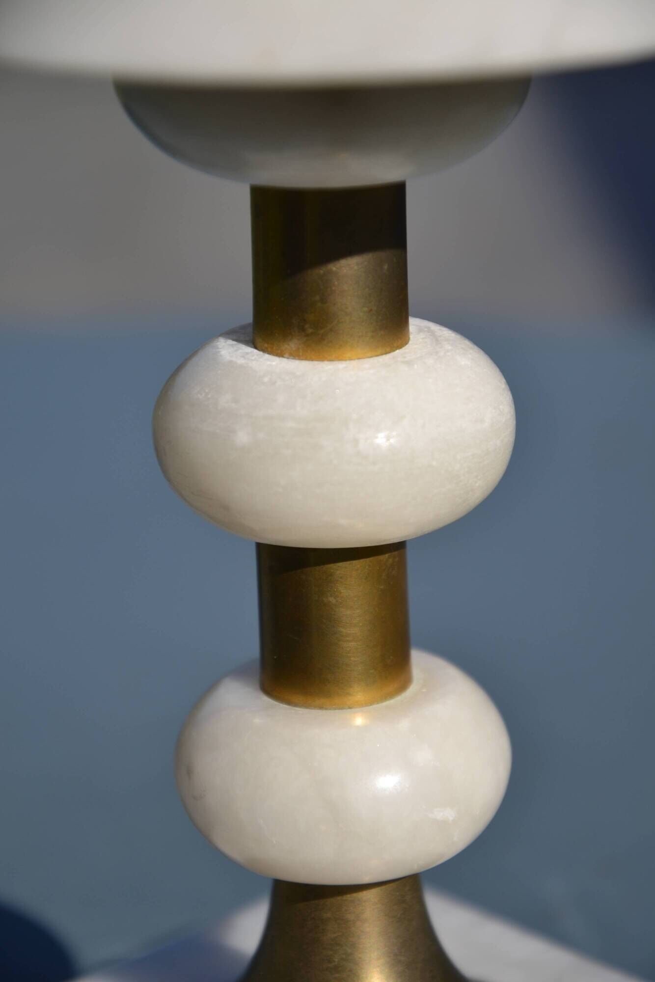 Lamp in white alabaster and brass