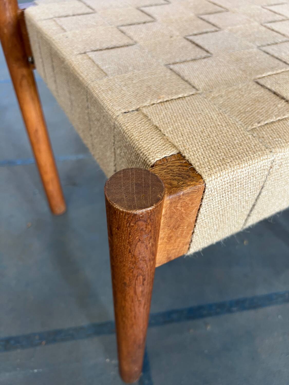 Minimalist chair