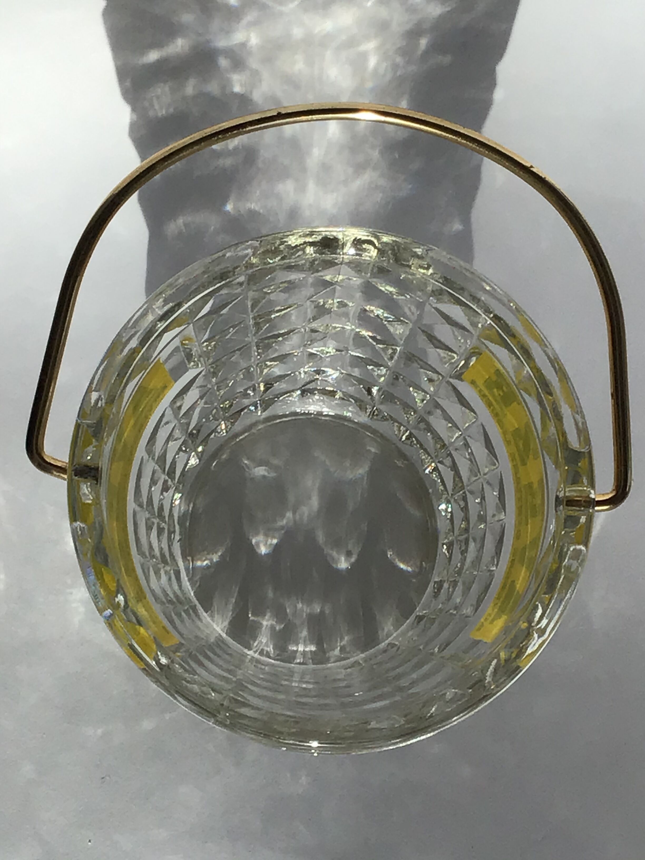 Diamond-tipped glass ice bucket