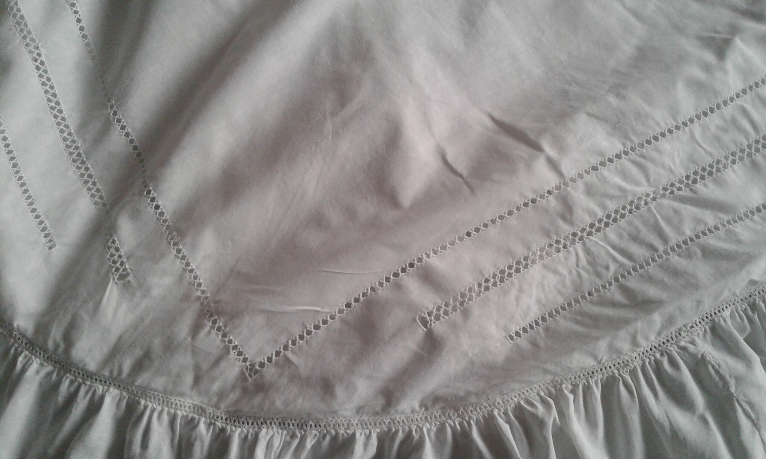 Housse de coussin ronde monogramme brodé