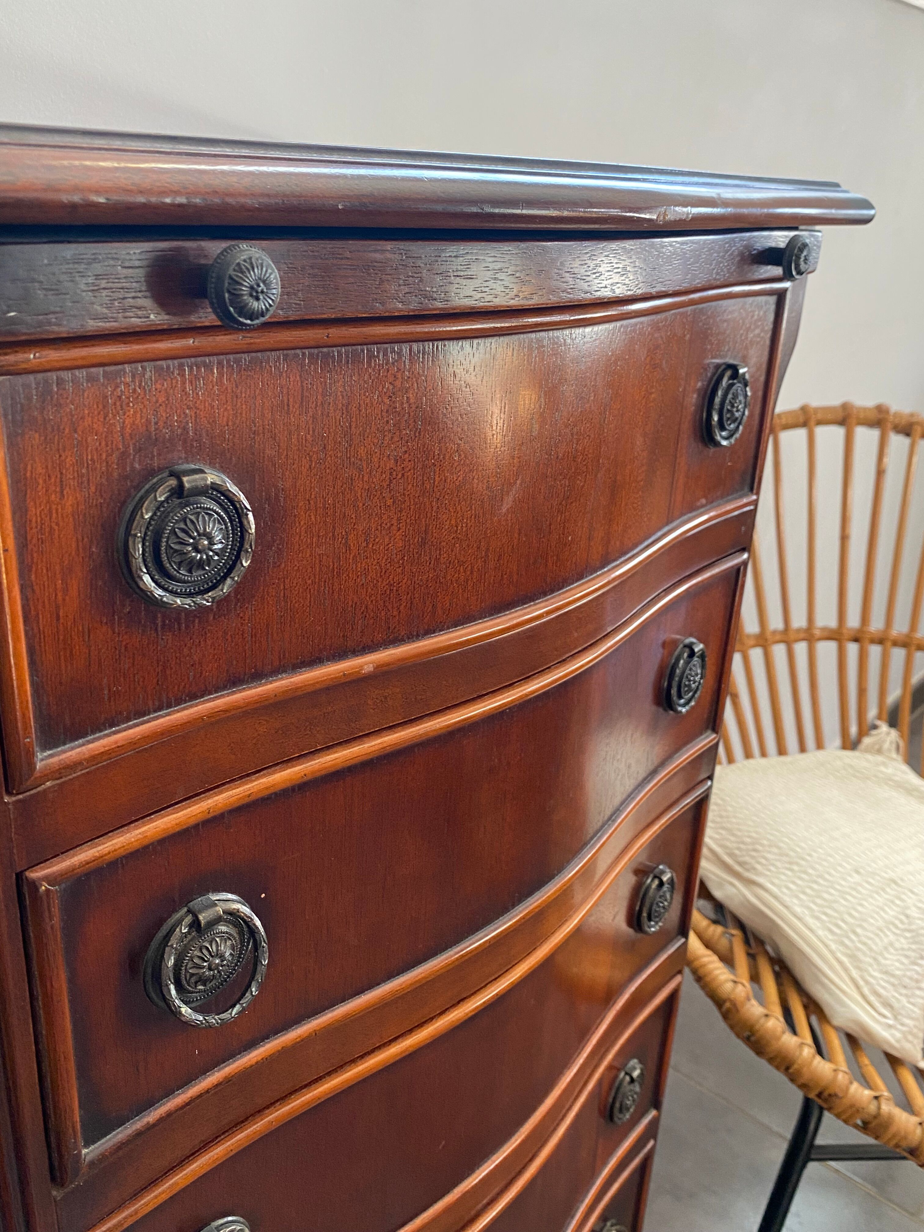 Semainier de style ancien en acajou