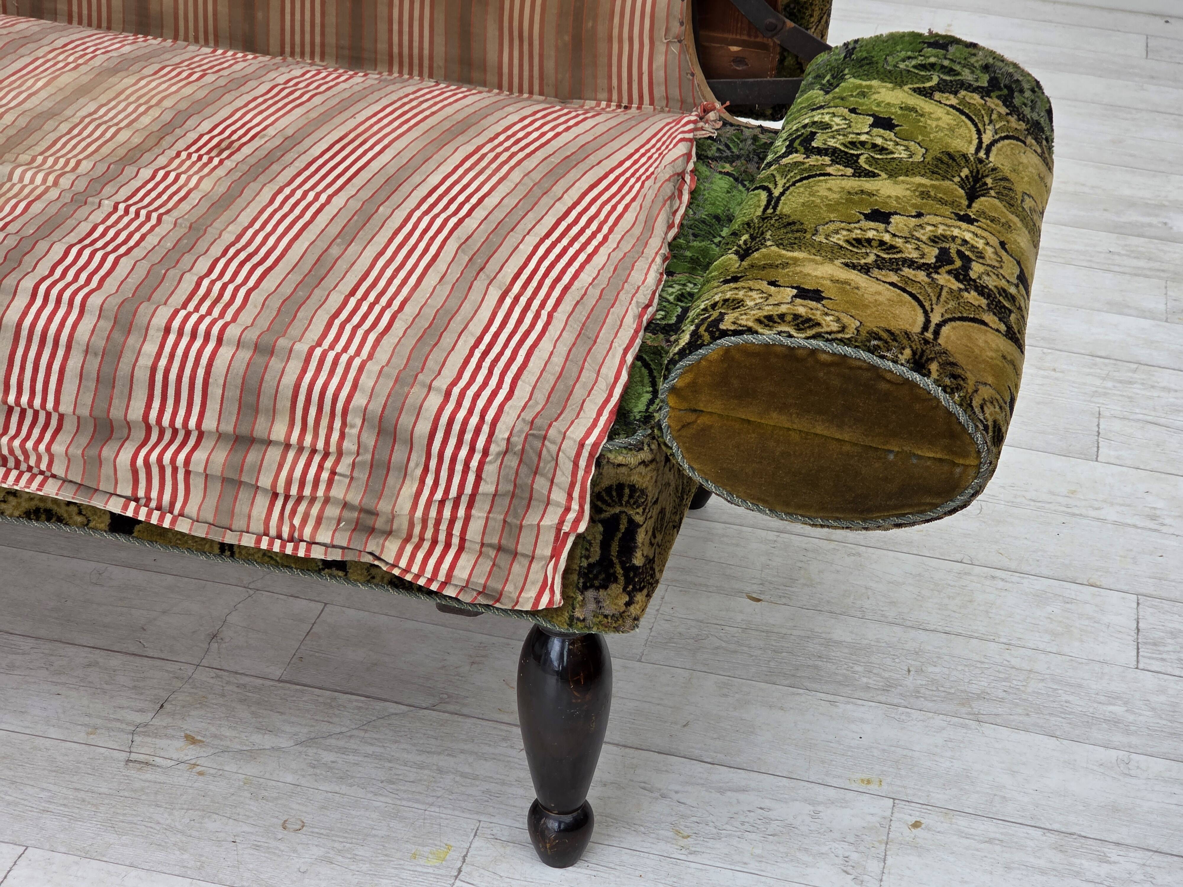 1930s, Danish 2-seater drop arm daybed/sofa, green furniture velour.