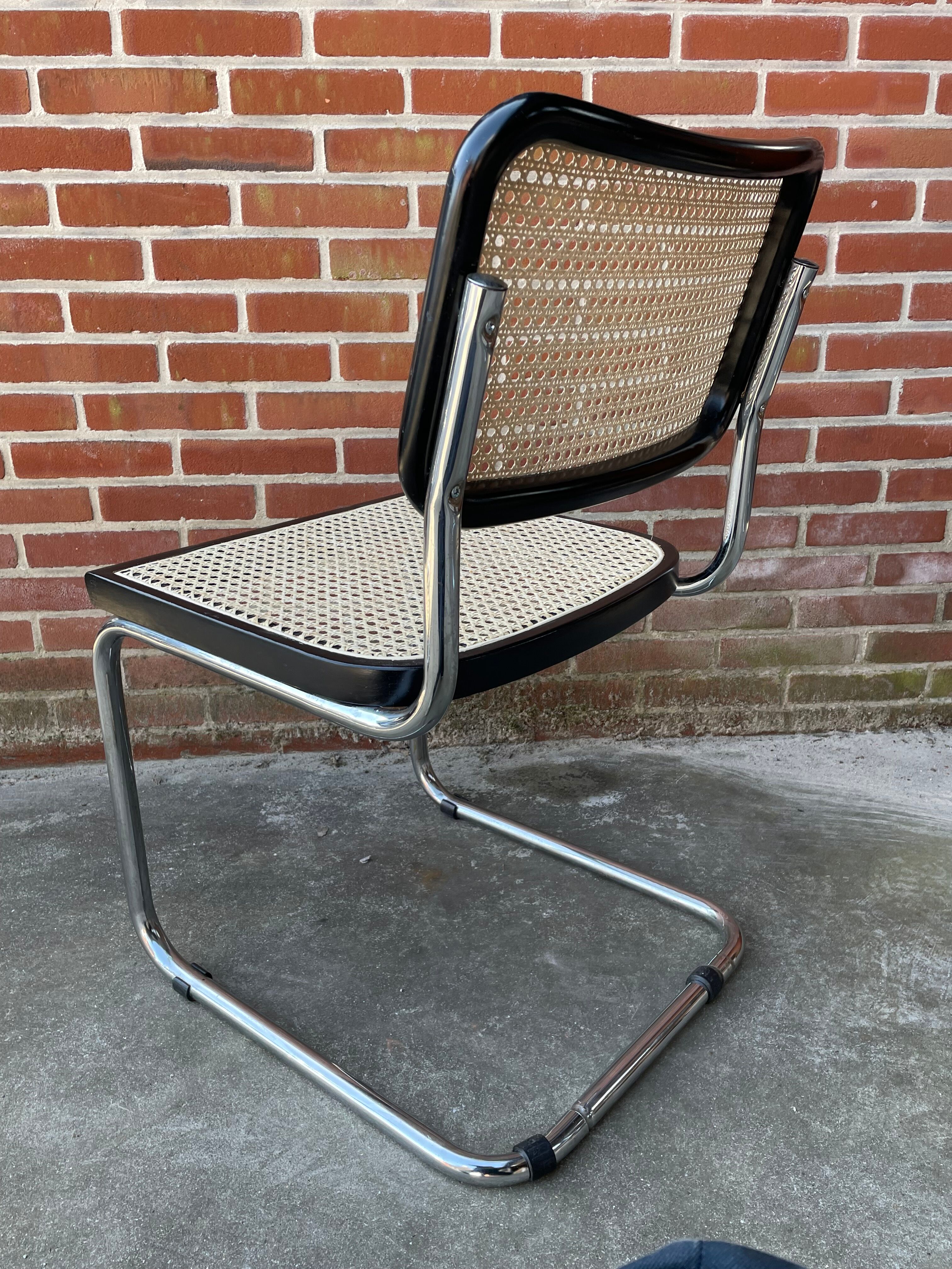Ensemble de 4 chaises vintage modèle Cesca B32 en noir et chrome