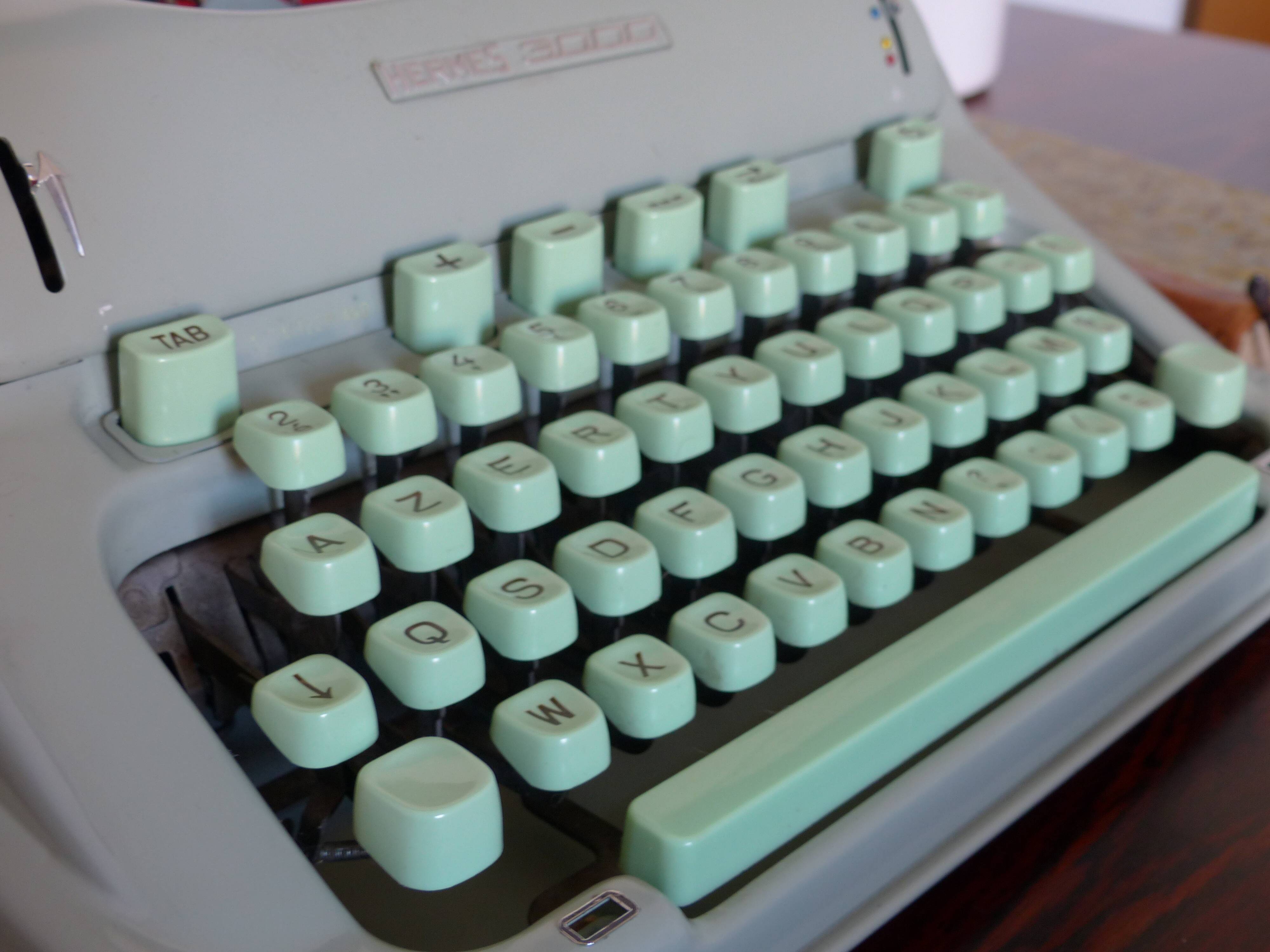 Hermes 3000 green Mint metal typewriter