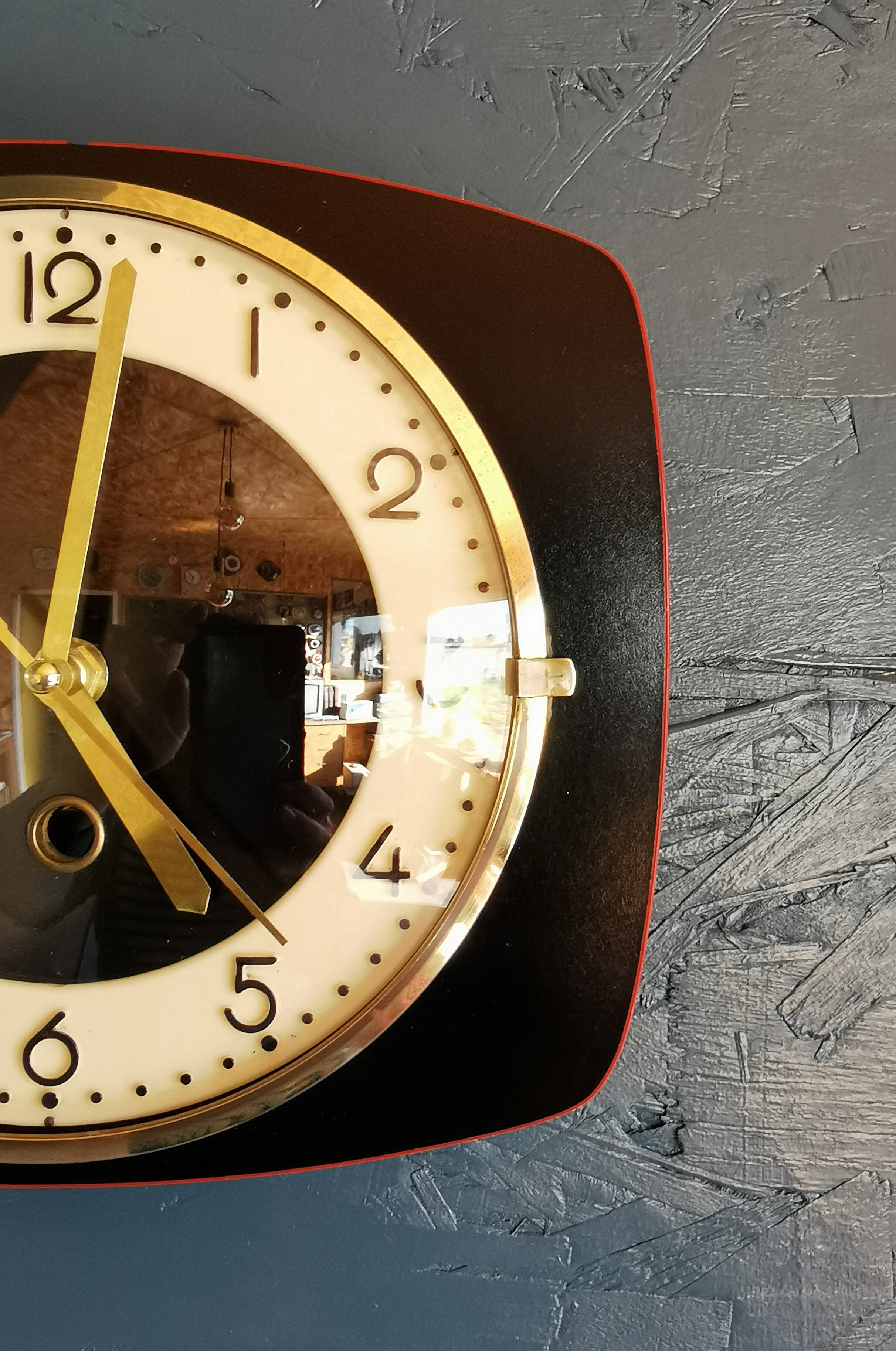 Vintage formica clock silent wall pendulum 60s "Black red"