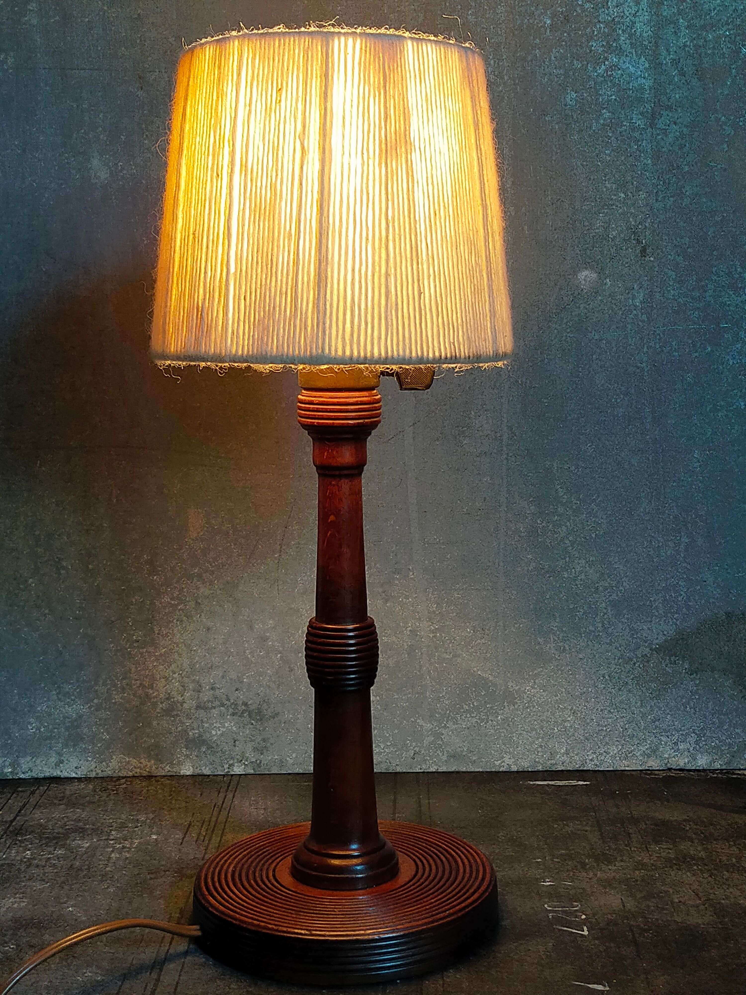 Art-deco lamp foot in solid wood turned 40s