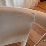 Paire de fauteuils blancs en métal