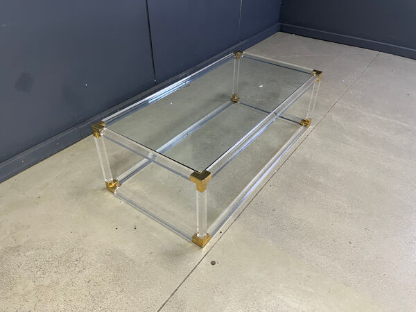 Table basse en laiton et lucite attribuée à Charles Hollis Jones, années 1970.