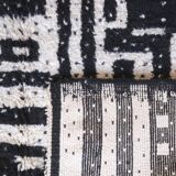 Black and White Rug - 274 x 218 cm
